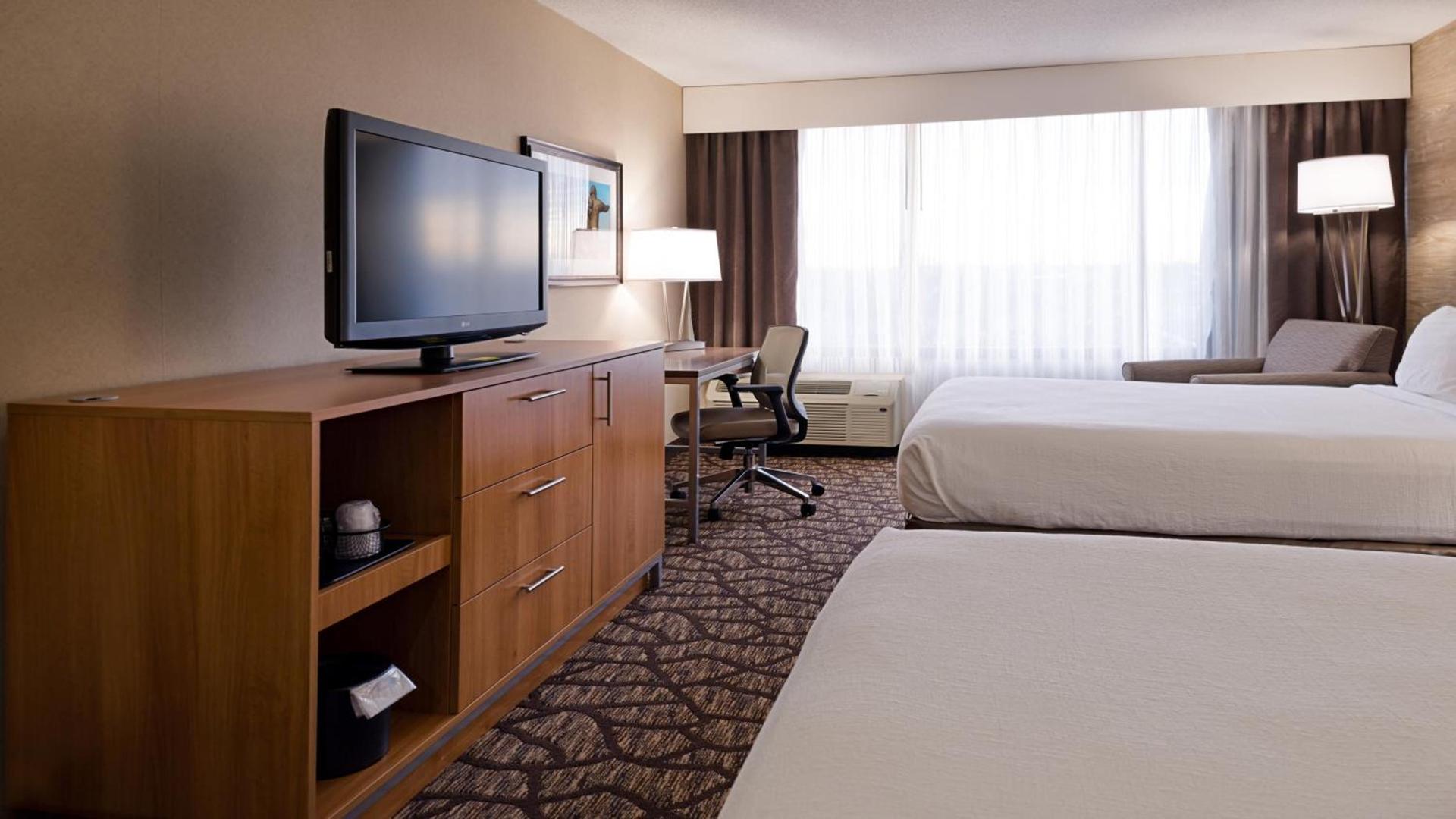 Holiday Inn Hotel & Suites Warren by IHG photo 42