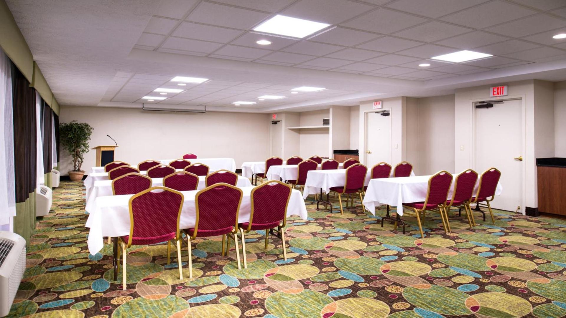 Holiday Inn Hotel & Suites Warren by IHG photo 22