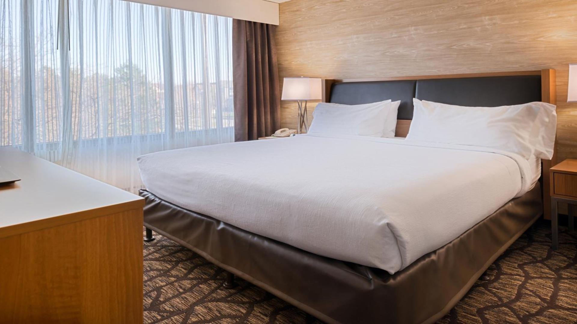 Holiday Inn Hotel & Suites Warren by IHG photo 51