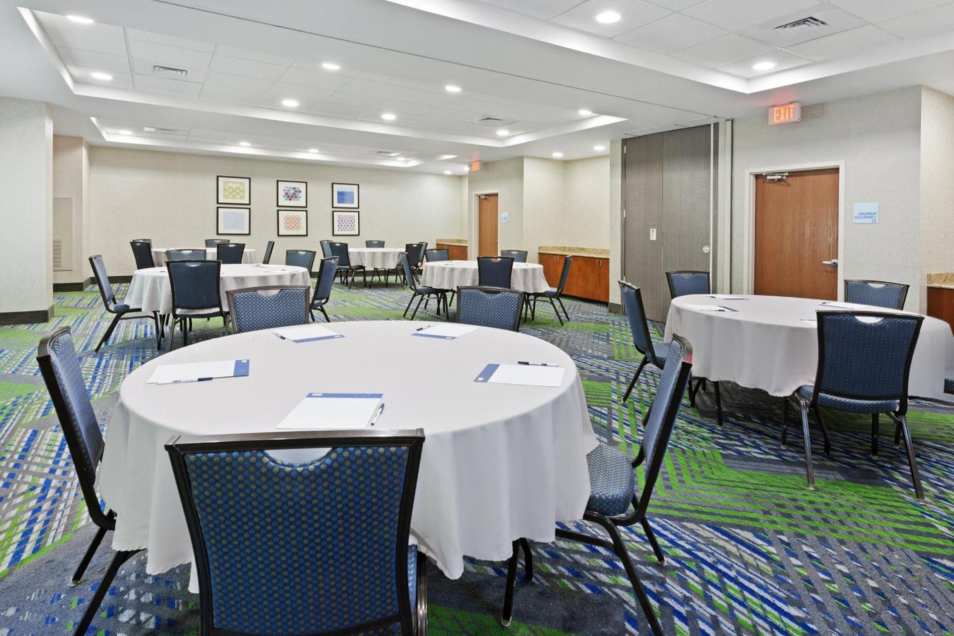 Holiday Inn Express & Suites Culpeper by IHG photo 2