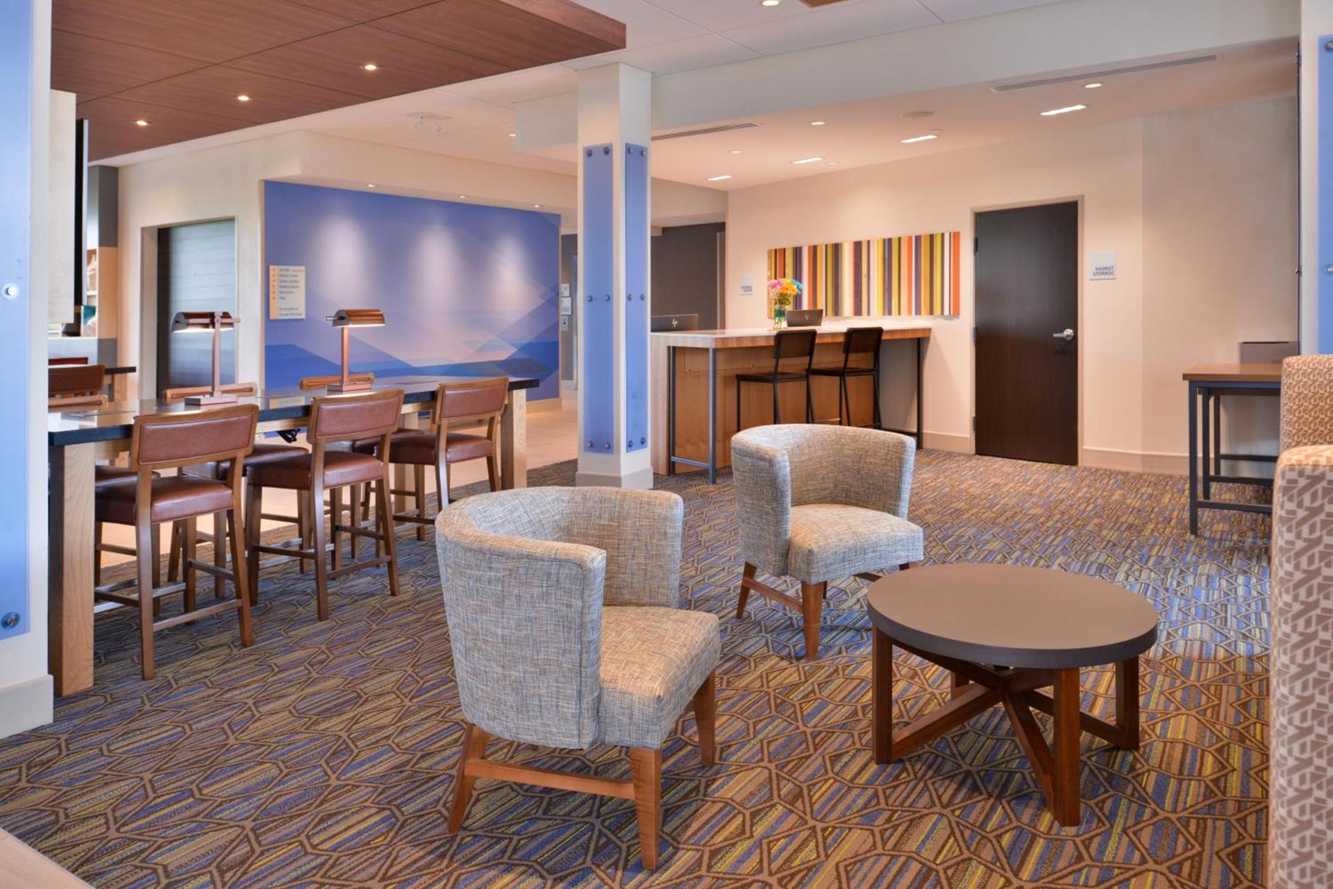 Holiday Inn Express & Suites - Olathe West by IHG photo 2
