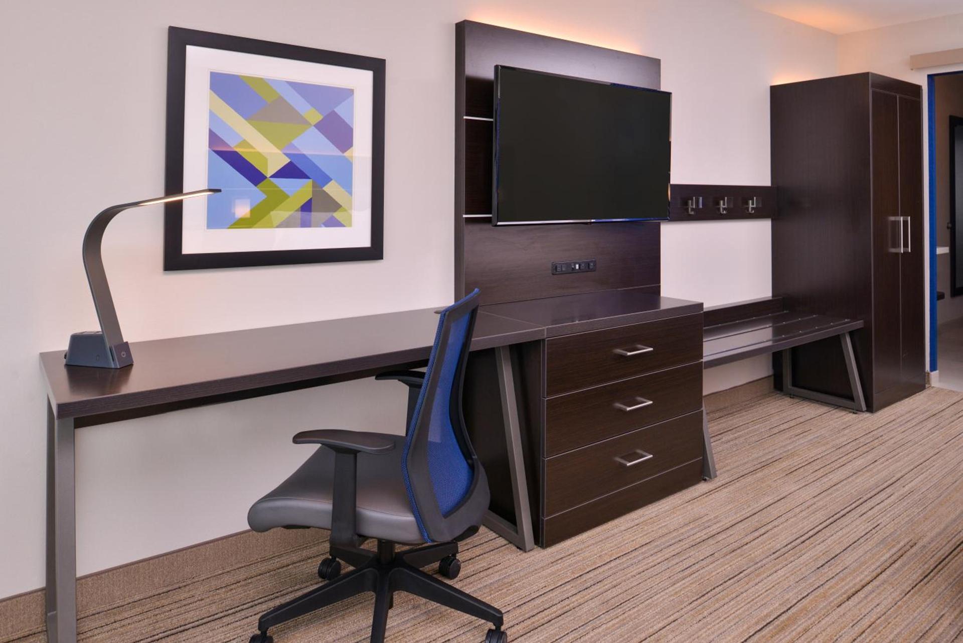 Holiday Inn Express & Suites - Olathe West by IHG photo 21