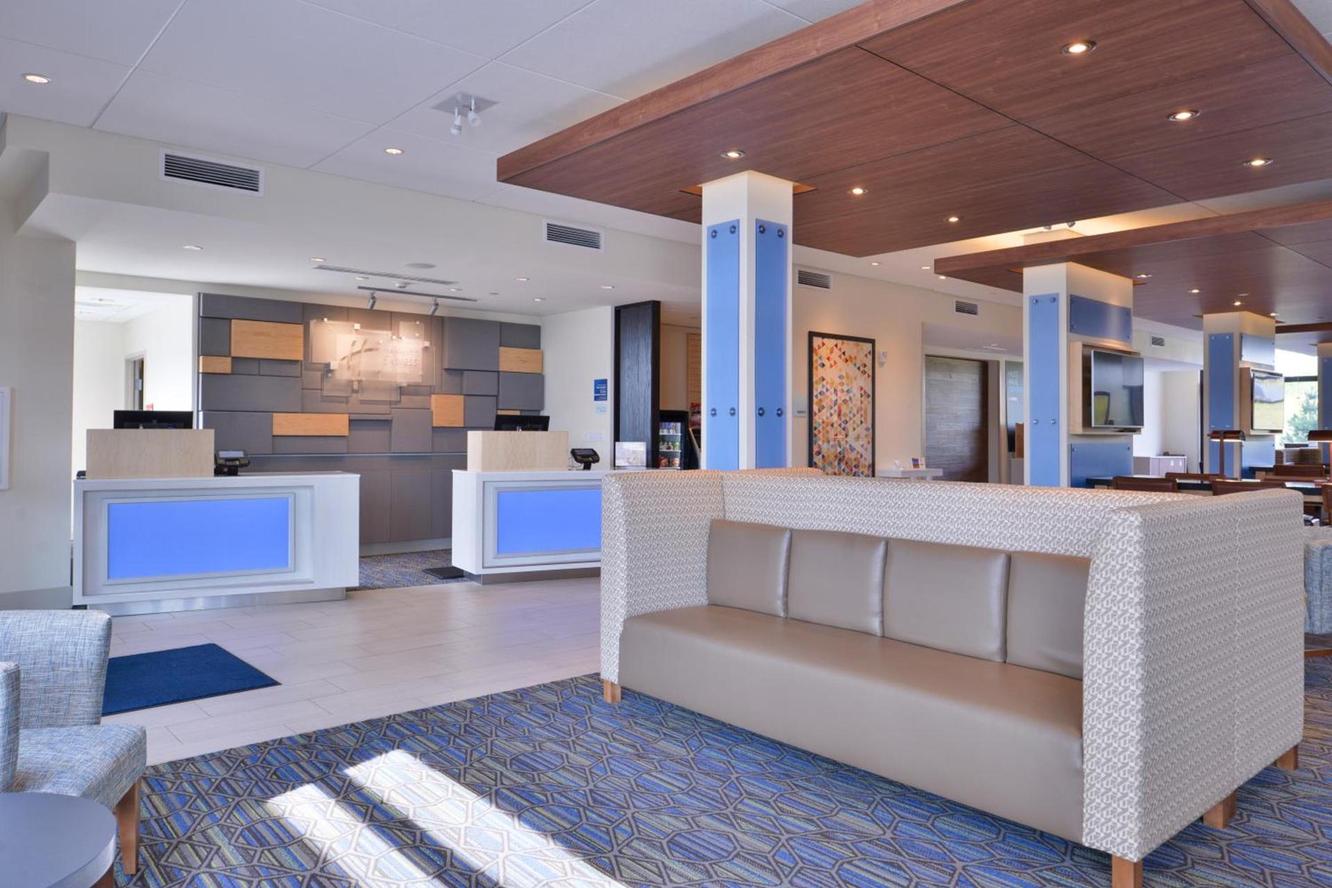 Holiday Inn Express & Suites - Olathe West by IHG photo 4