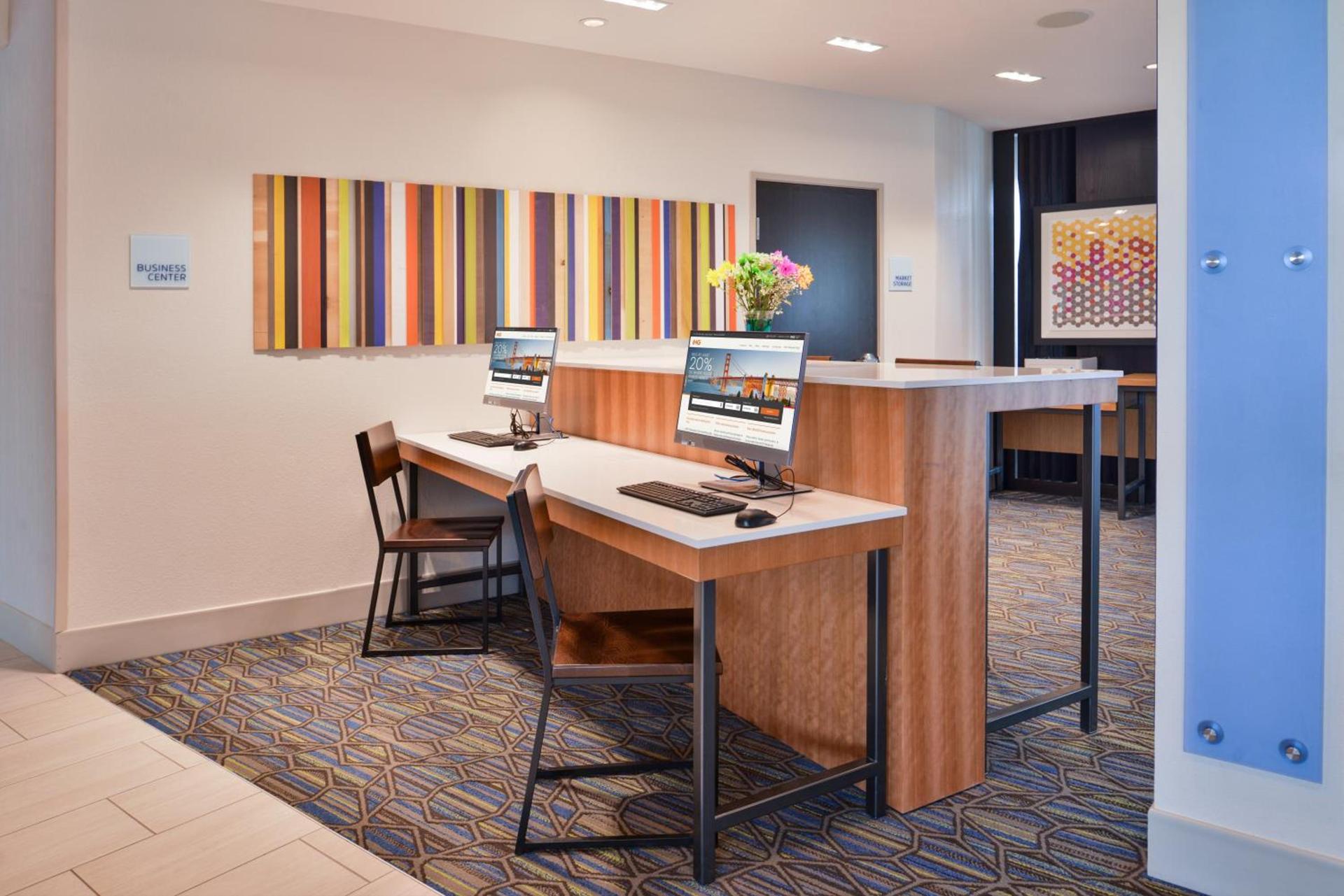 Holiday Inn Express & Suites - Olathe West by IHG photo 6