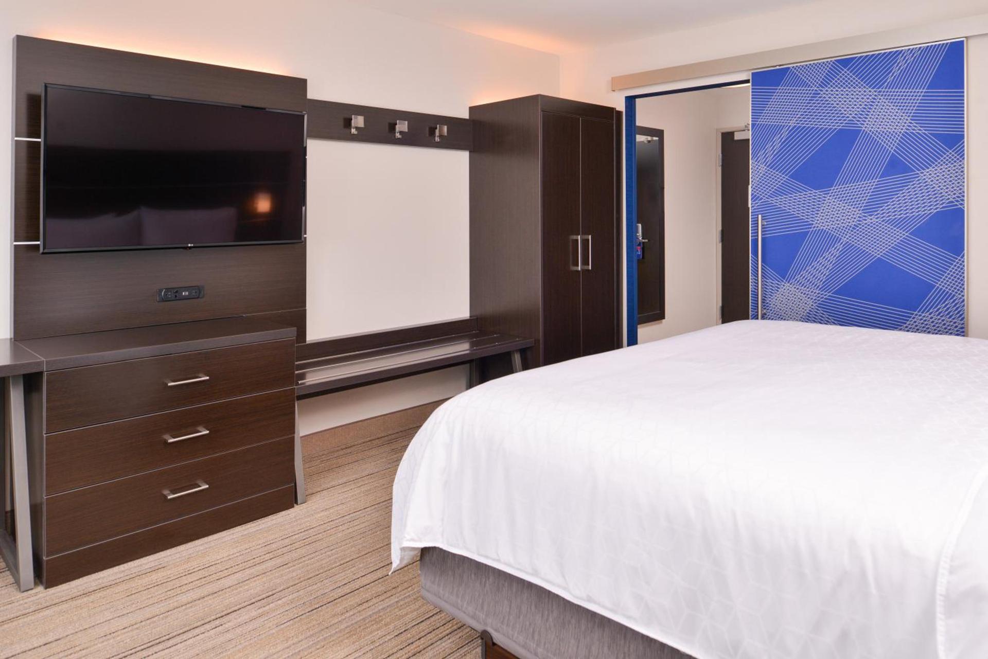 Holiday Inn Express & Suites - Olathe West by IHG photo 22