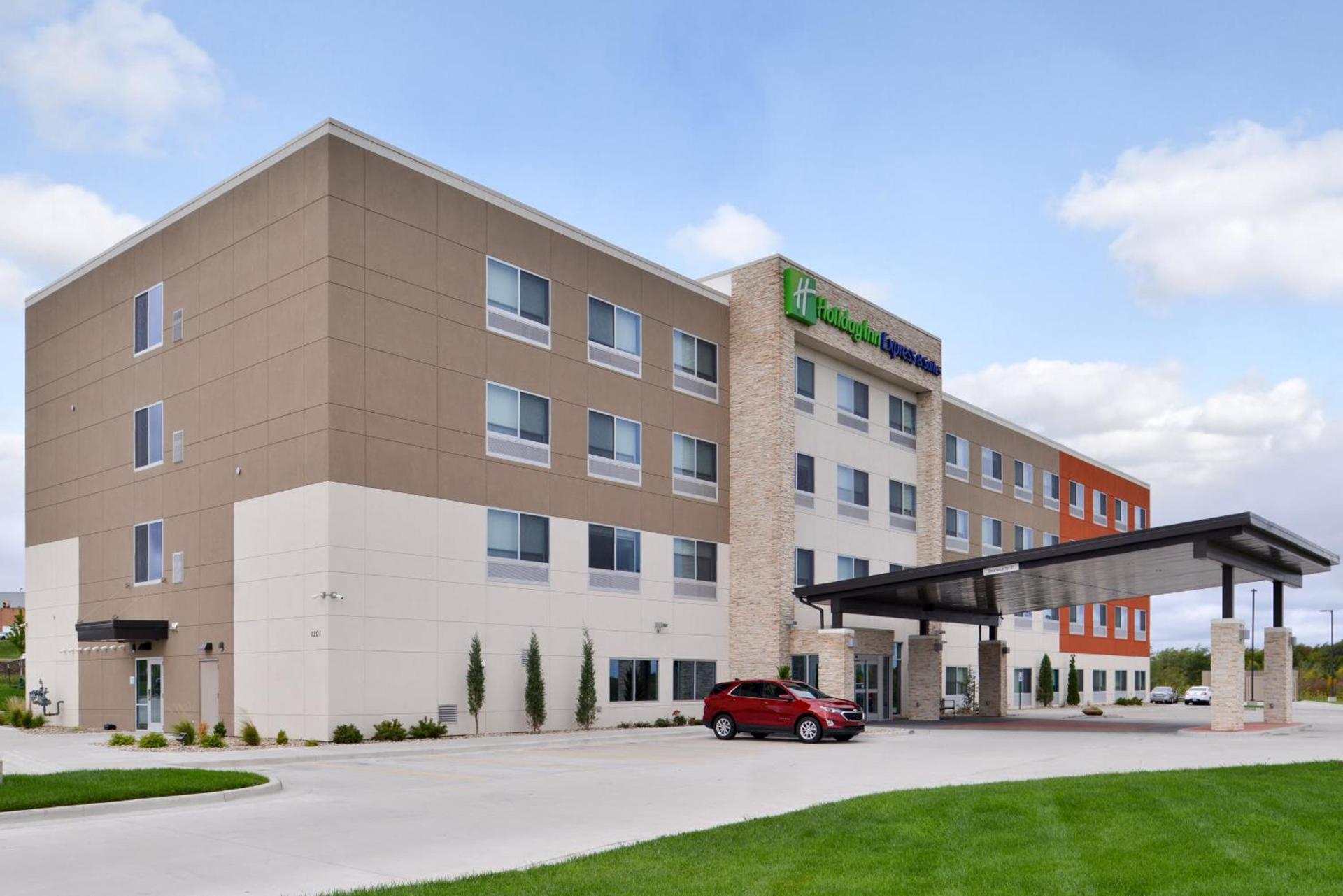 Holiday Inn Express & Suites - Kansas City - Lee's Summit by IHG photo 27