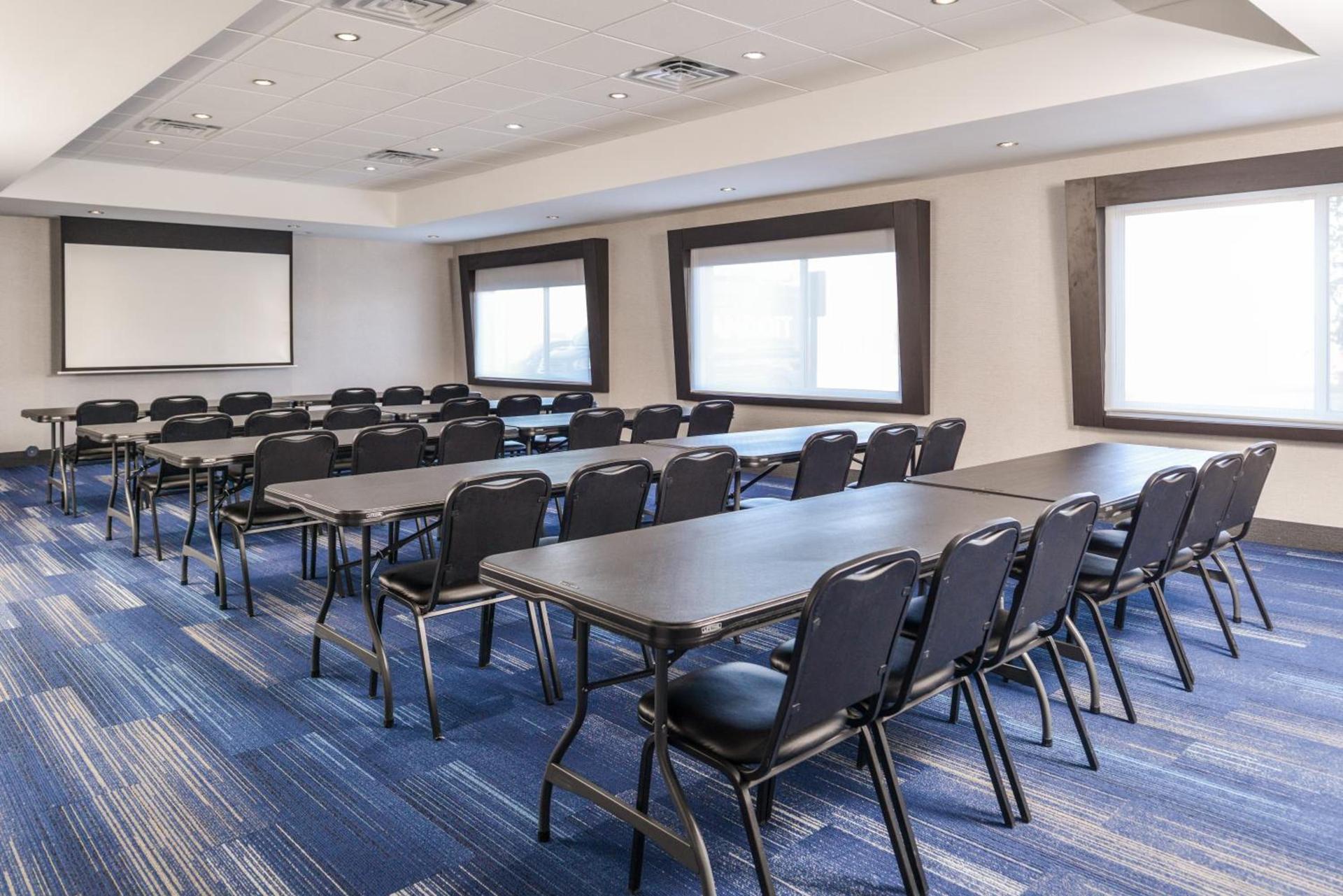 Holiday Inn Express & Suites - Kansas City - Lee's Summit by IHG photo 29