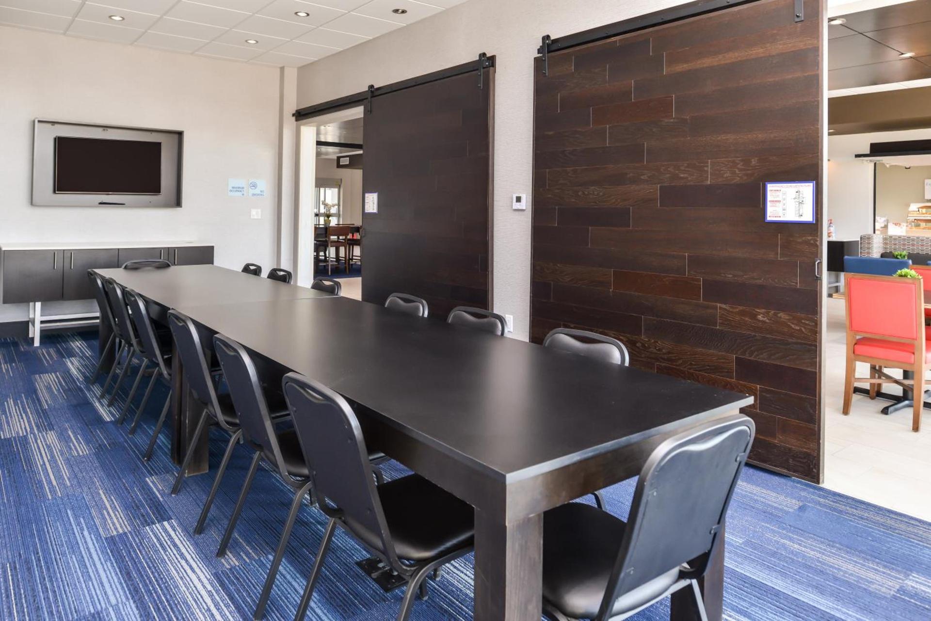 Holiday Inn Express & Suites - Kansas City - Lee's Summit by IHG photo 31