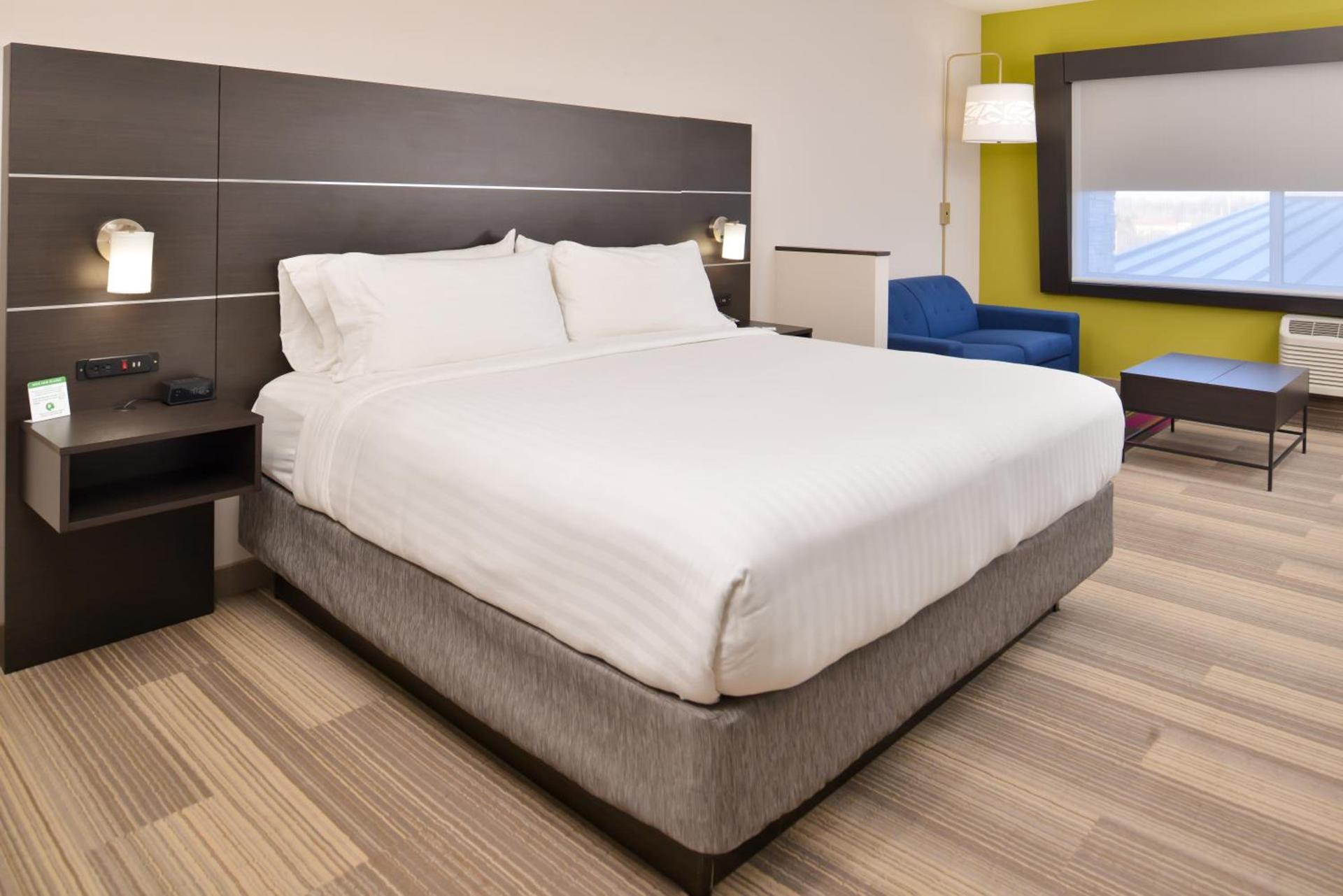 Holiday Inn Express & Suites - Kansas City - Lee's Summit by IHG photo 48
