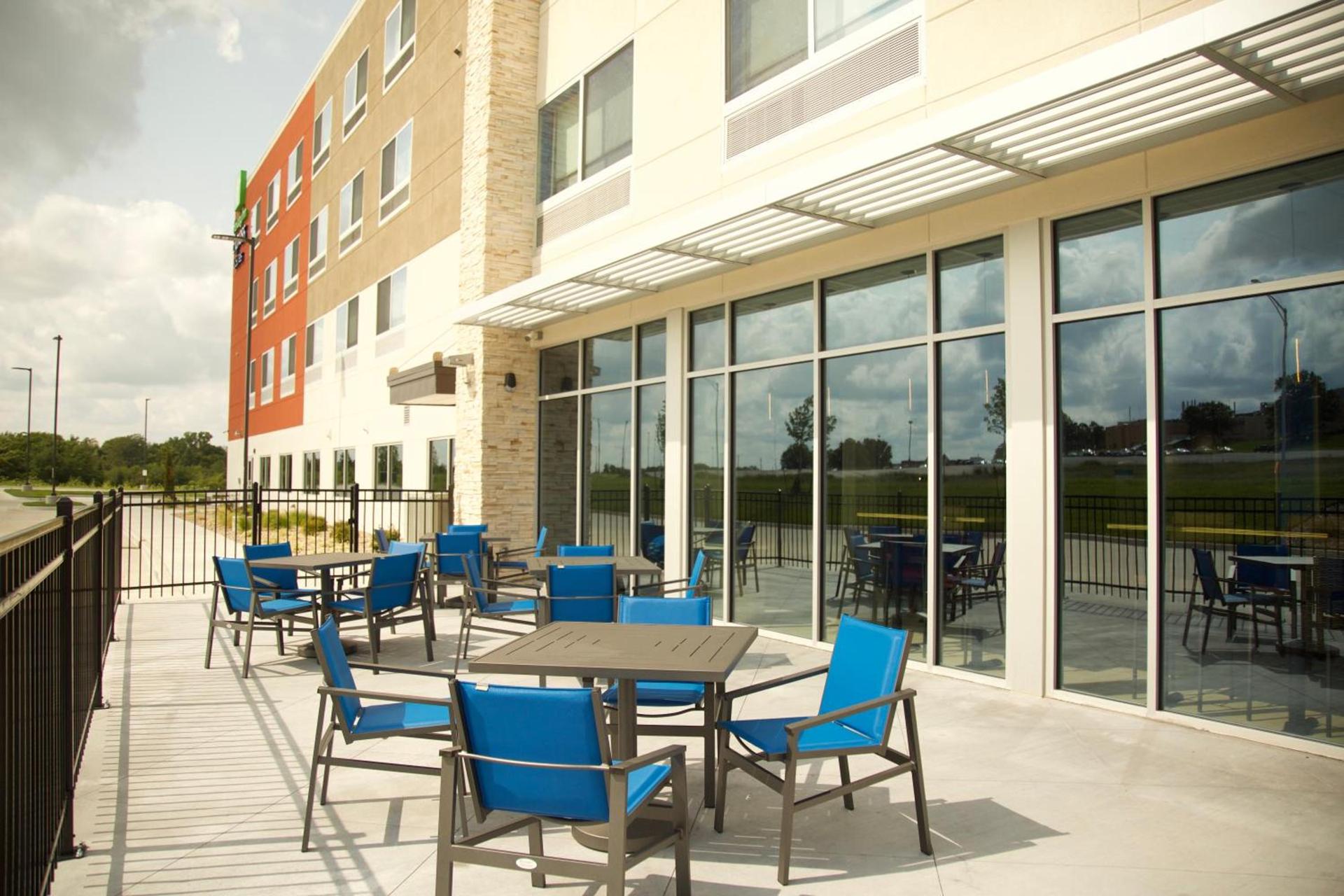 Holiday Inn Express & Suites - Kansas City - Lee's Summit by IHG photo 37