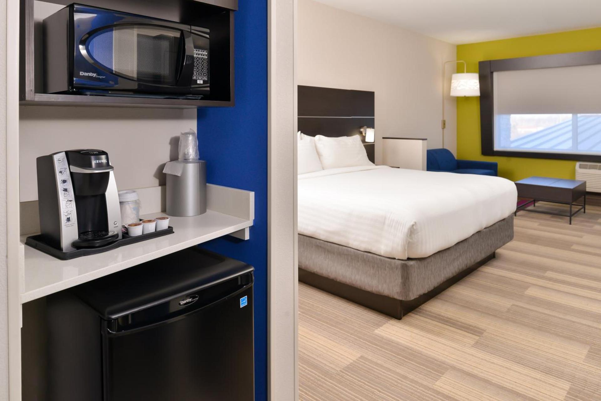 Holiday Inn Express & Suites - Kansas City - Lee's Summit by IHG photo 47