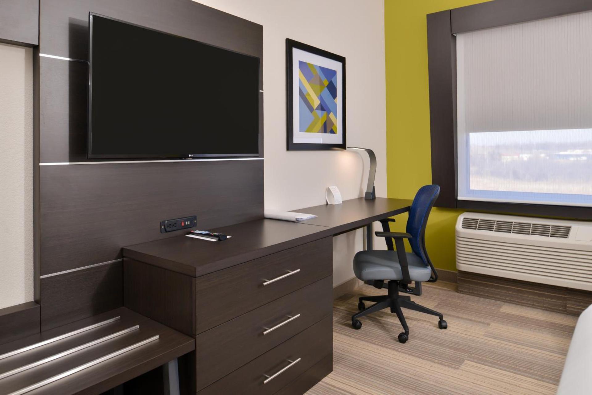 Holiday Inn Express & Suites - Kansas City - Lee's Summit by IHG photo 49