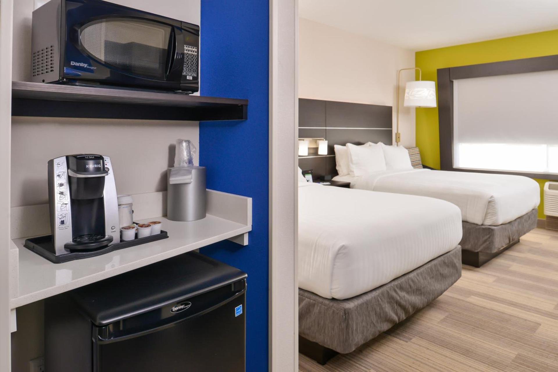 Holiday Inn Express & Suites - Kansas City - Lee's Summit by IHG photo 51