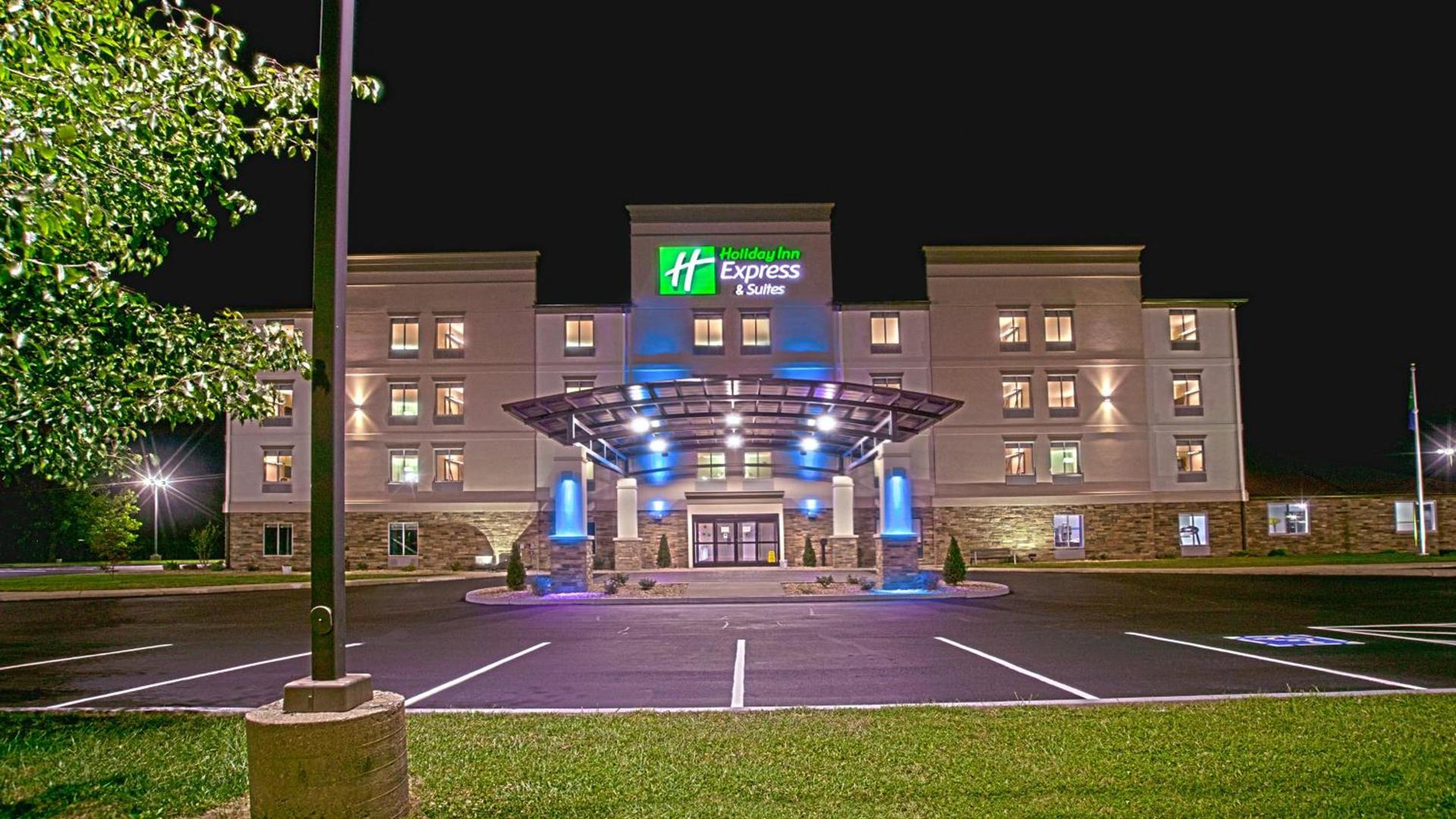 Holiday Inn Express & Suites Evansville North by IHG photo 8