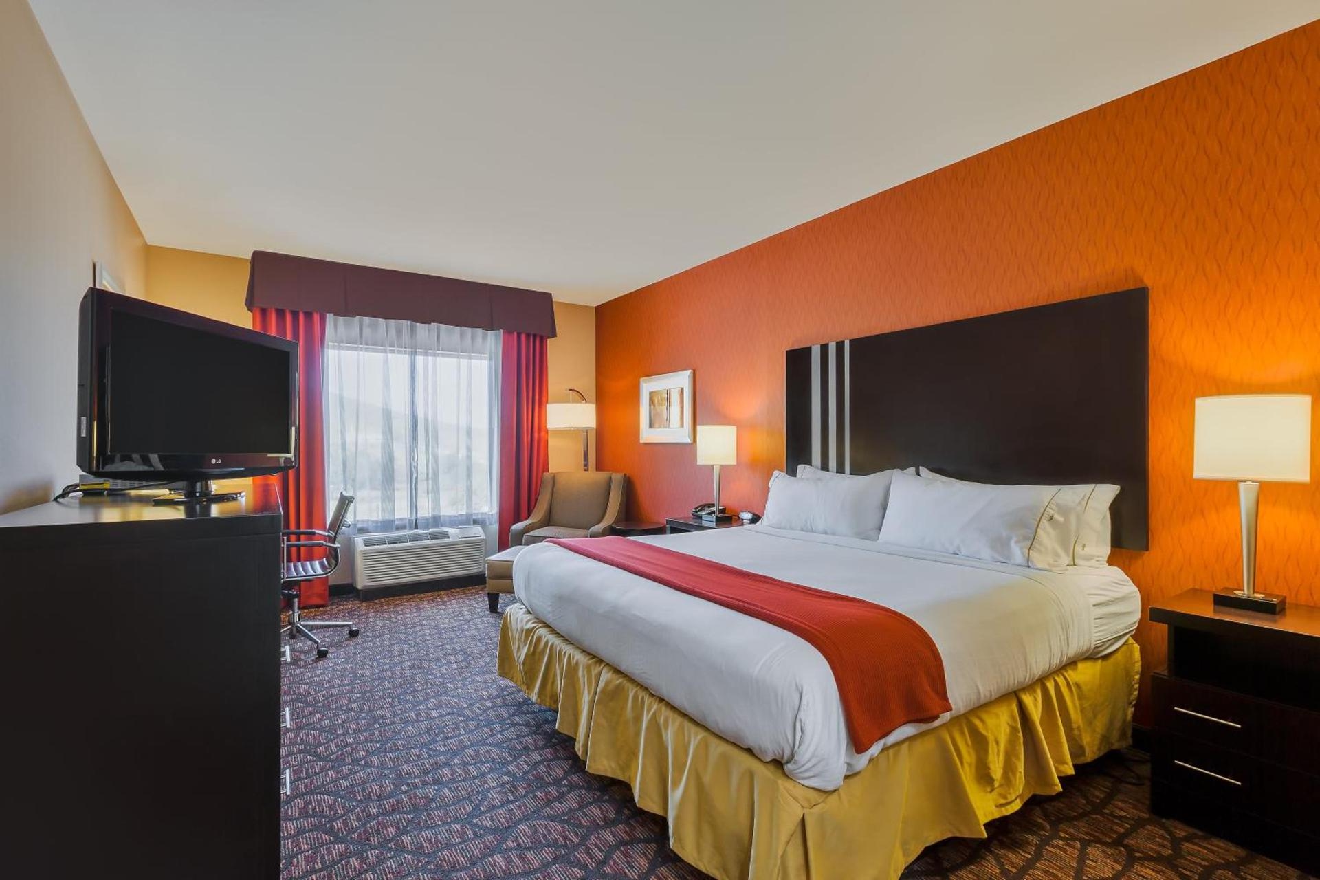 Holiday Inn Express and Suites Alpine by IHG photo 38