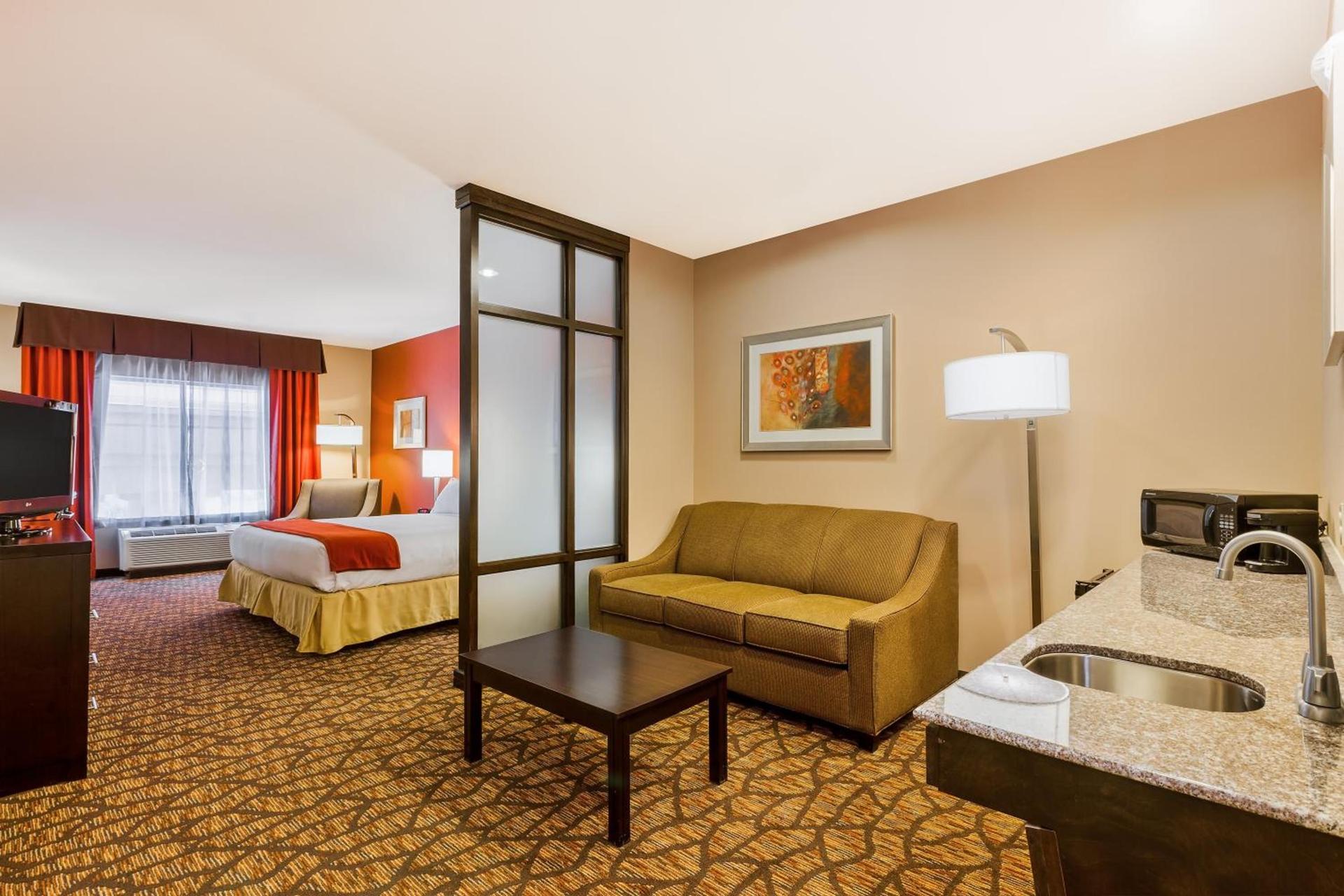 Holiday Inn Express and Suites Alpine by IHG photo 17