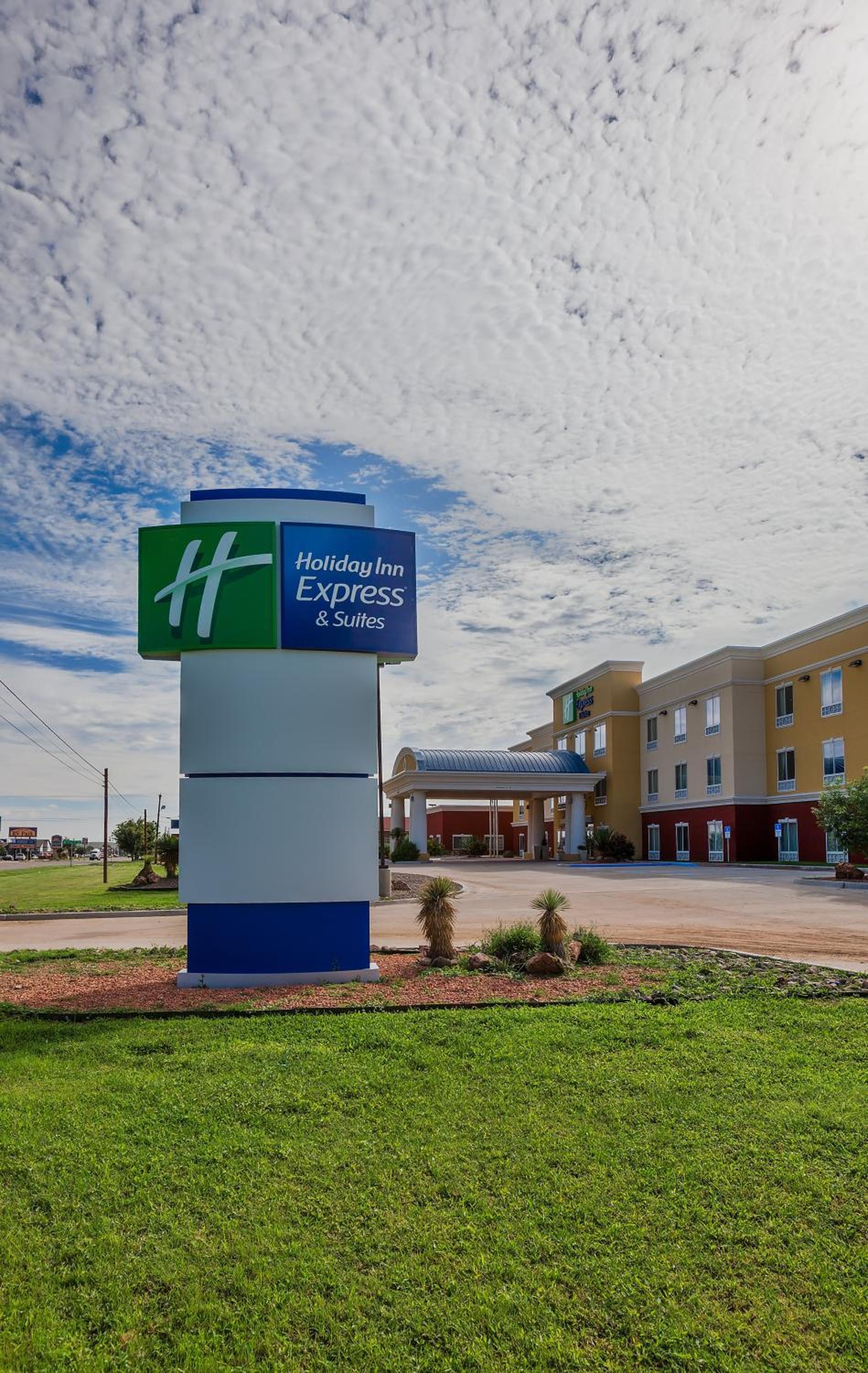 Holiday Inn Express and Suites Alpine by IHG photo 9