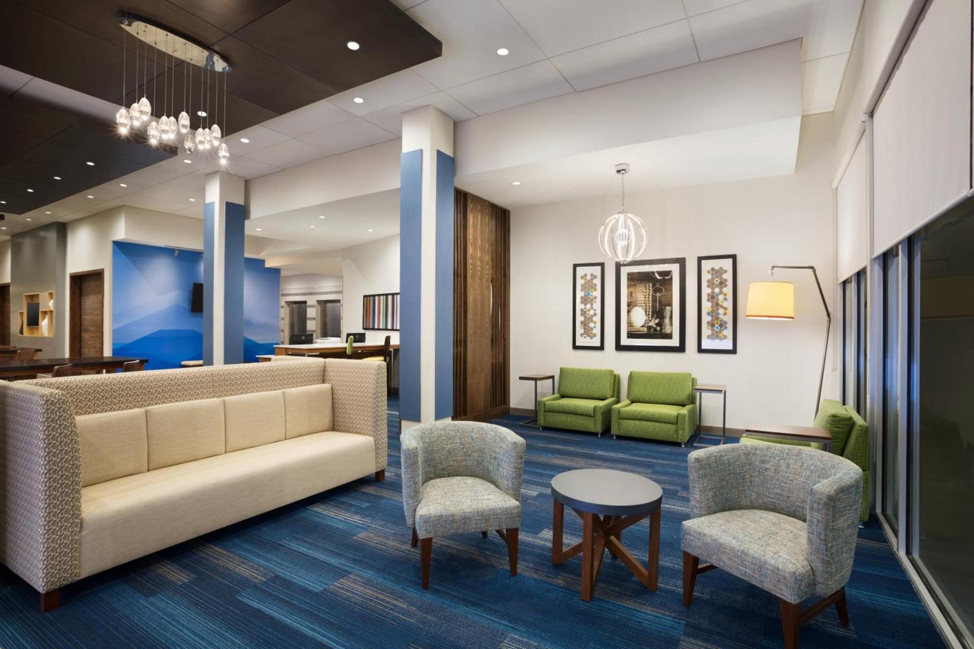 Holiday Inn Express & Suites - McAllen - Medical Center Area by IHG photo 10