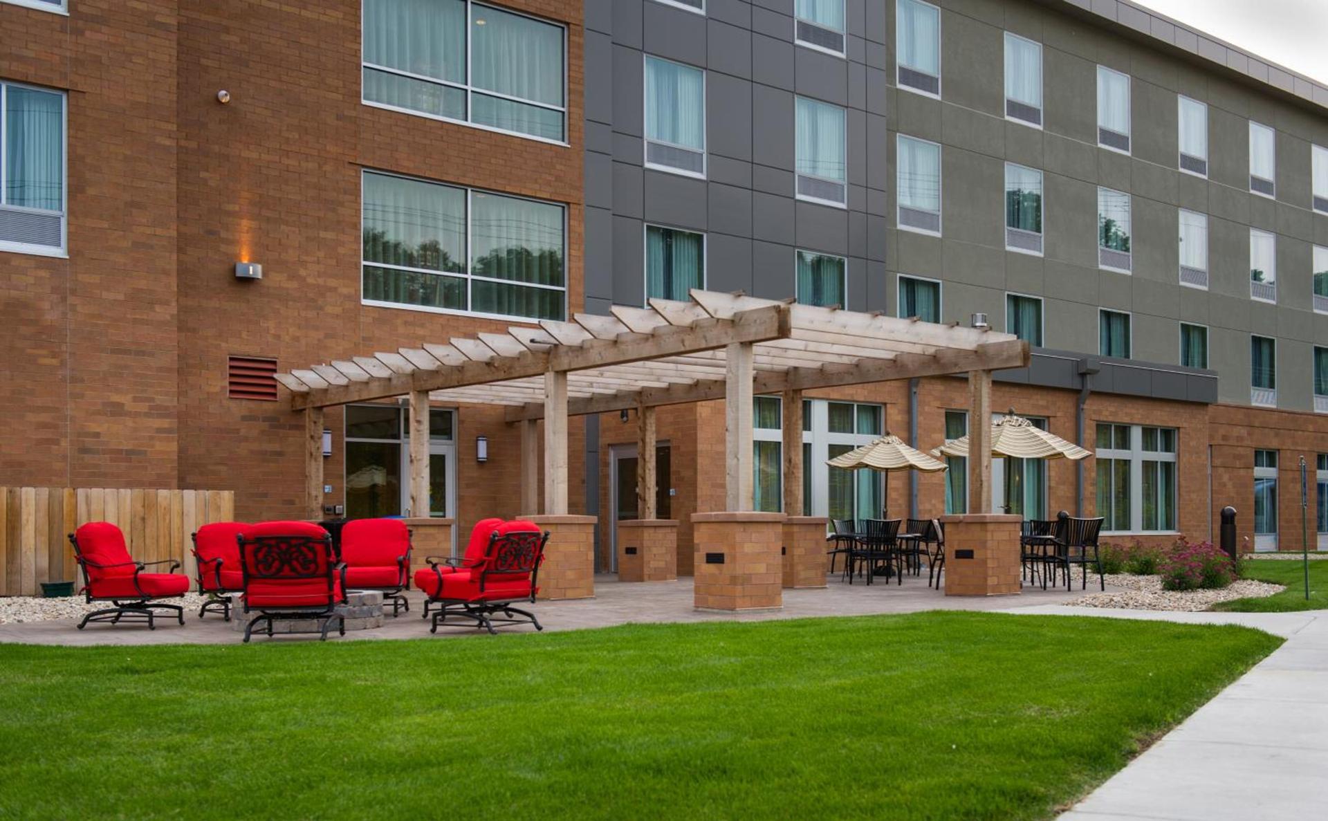 Holiday Inn Express and Suites Madison Central by IHG photo 3