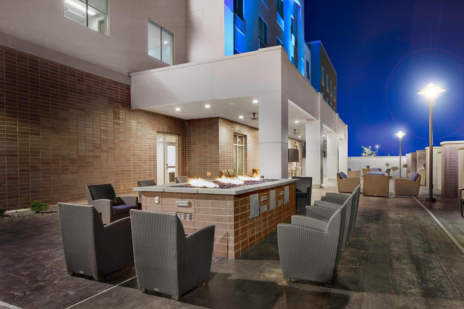 Holiday Inn Express & Suites Lubbock Central - Univ Area by IHG photo 15