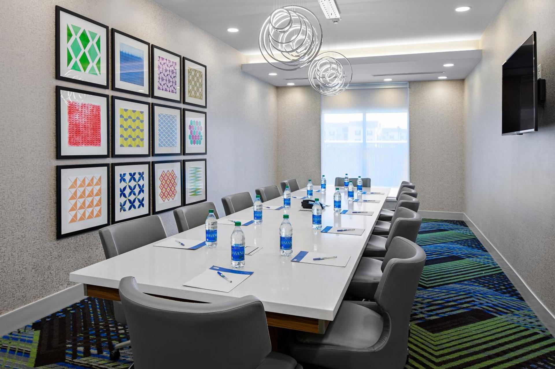 Holiday Inn Express & Suites Lubbock Central - Univ Area by IHG photo 6