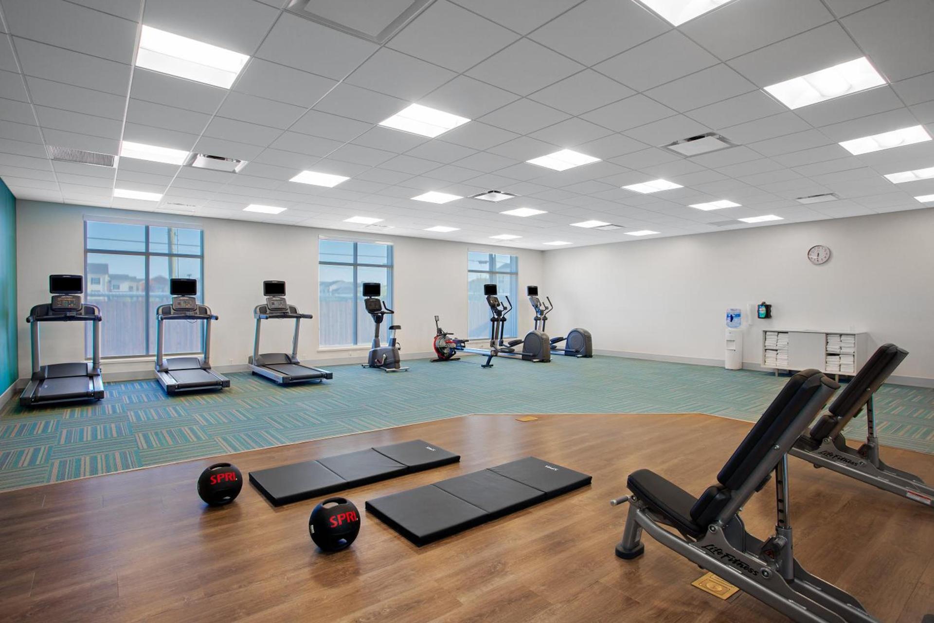 Holiday Inn Express & Suites Lubbock Central - Univ Area by IHG photo 17