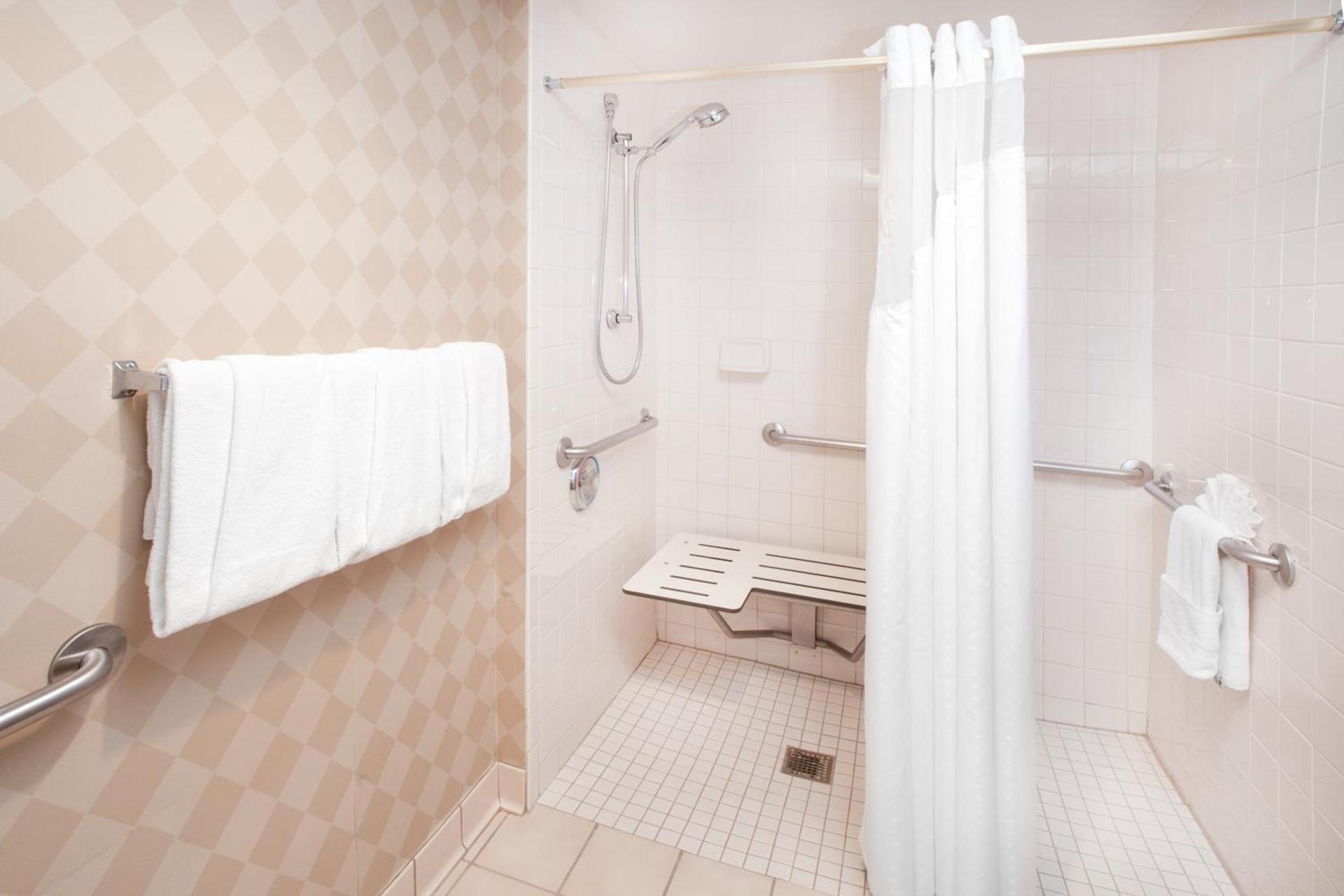 Holiday Inn & Suites Chicago-Carol Stream Wheaton by IHG photo 3