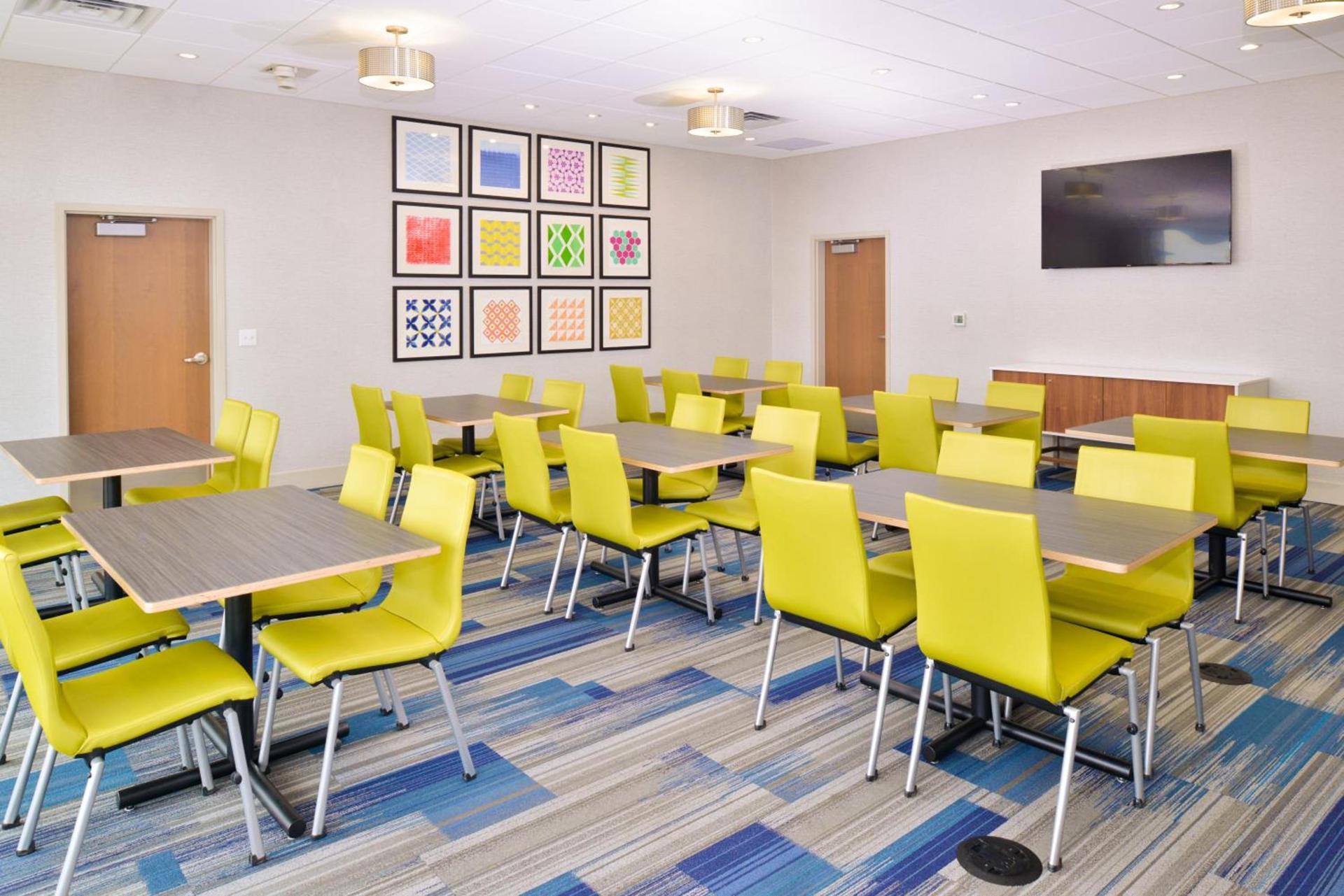 Holiday Inn Express & Suites Madison by IHG photo 53