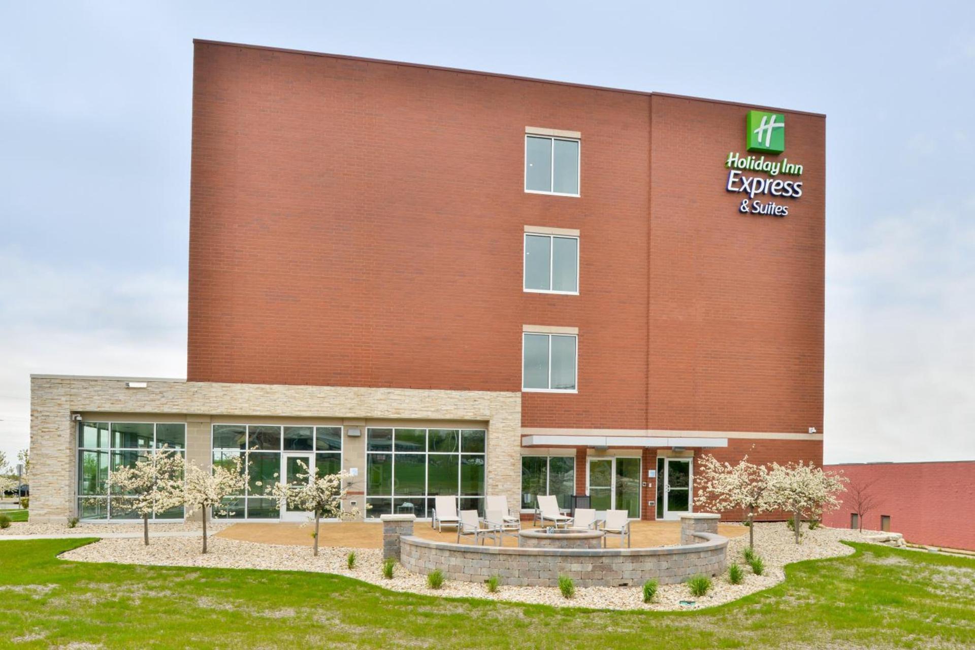 Holiday Inn Express & Suites Madison by IHG photo 41