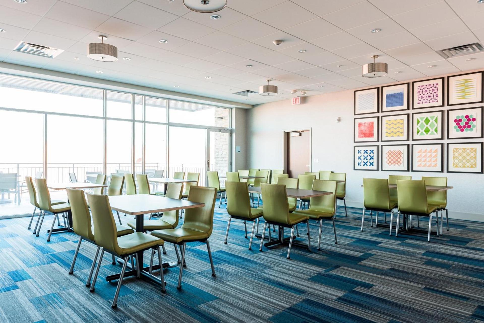 Holiday Inn Express & Suites Madison by IHG photo 40