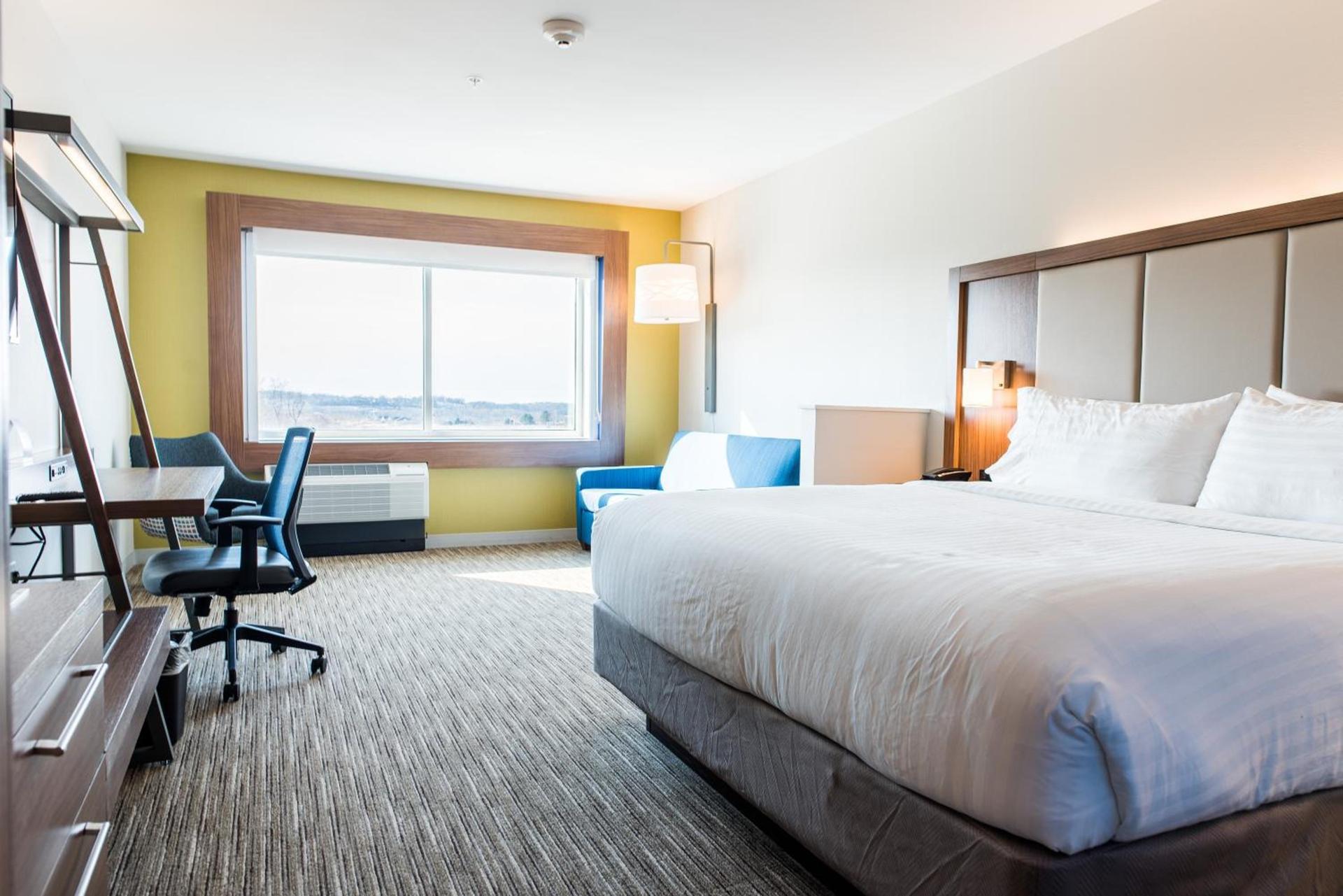 Holiday Inn Express & Suites Madison by IHG photo 16