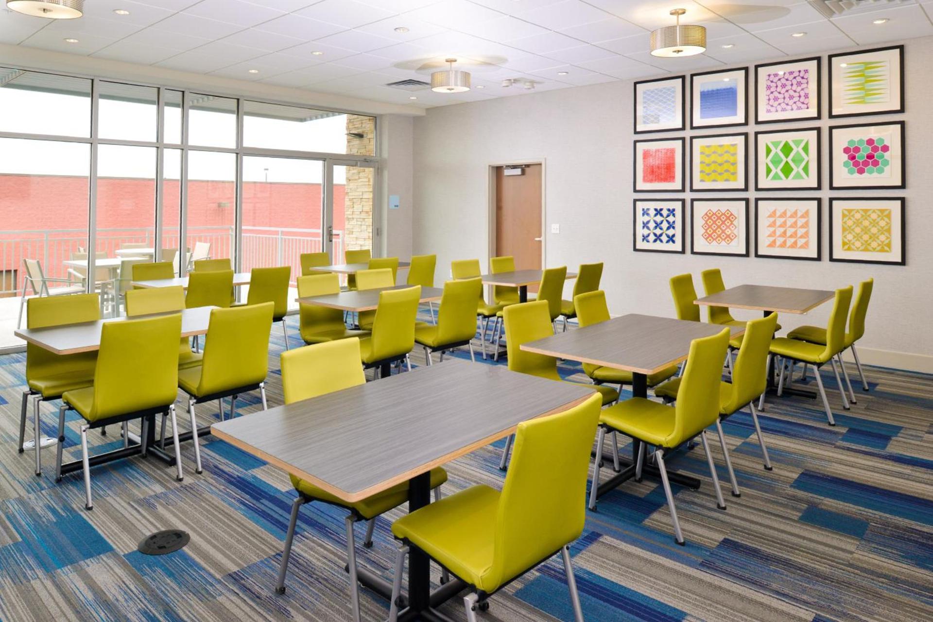 Holiday Inn Express & Suites Madison by IHG photo 57