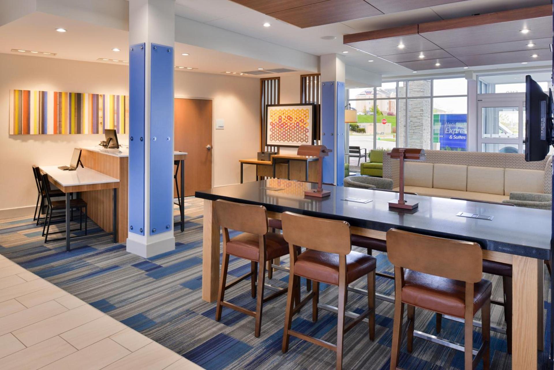 Holiday Inn Express & Suites Madison by IHG photo 59