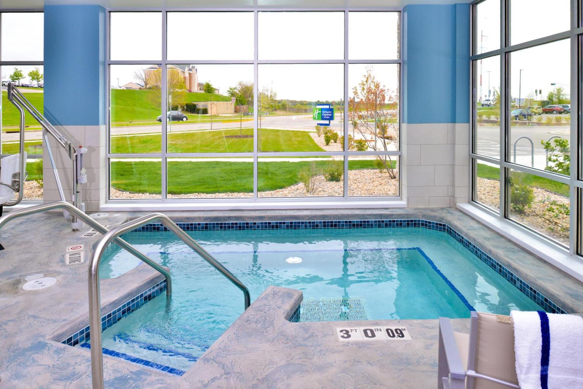 Holiday Inn Express & Suites Madison by IHG photo 60
