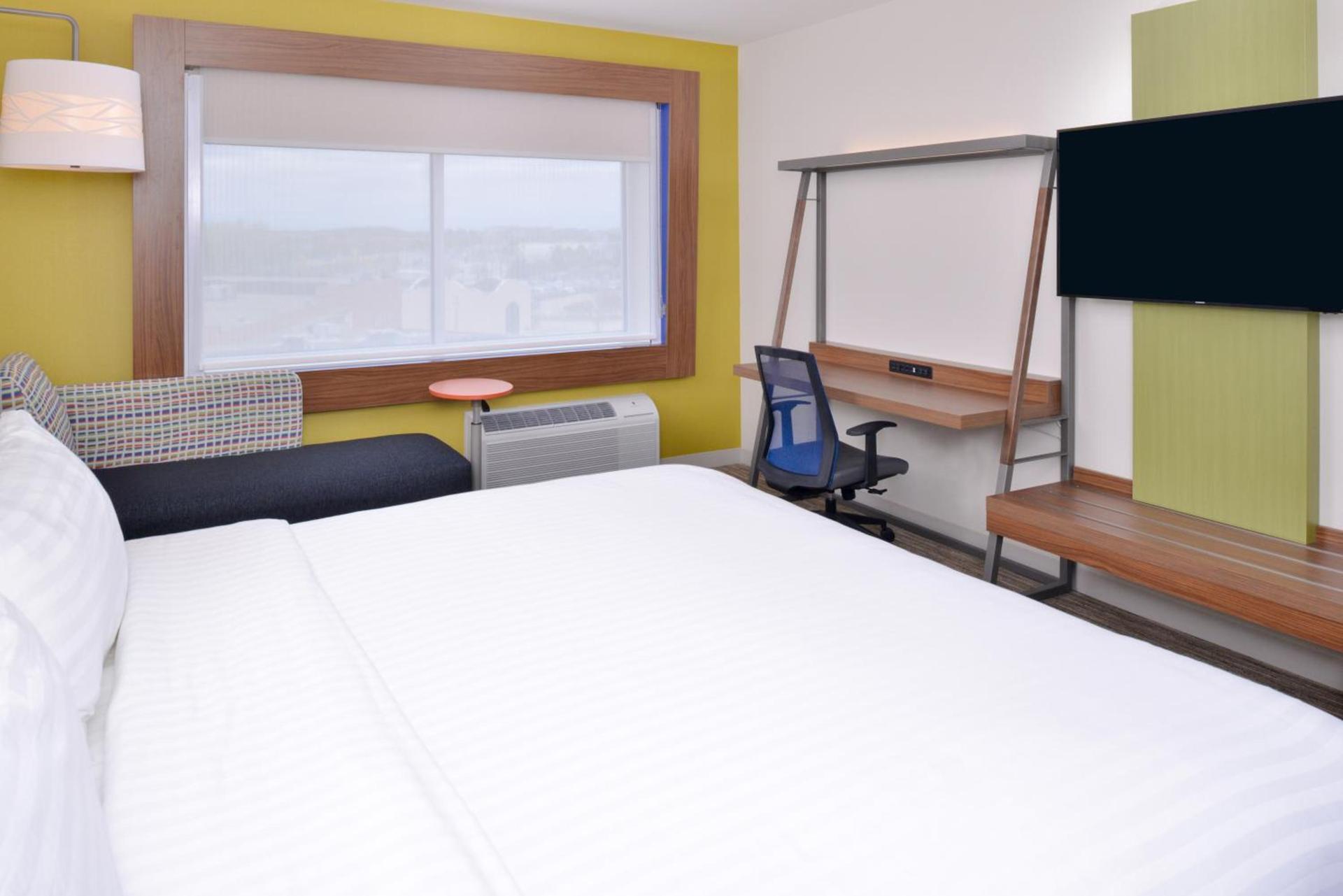 Holiday Inn Express & Suites Madison by IHG photo 12