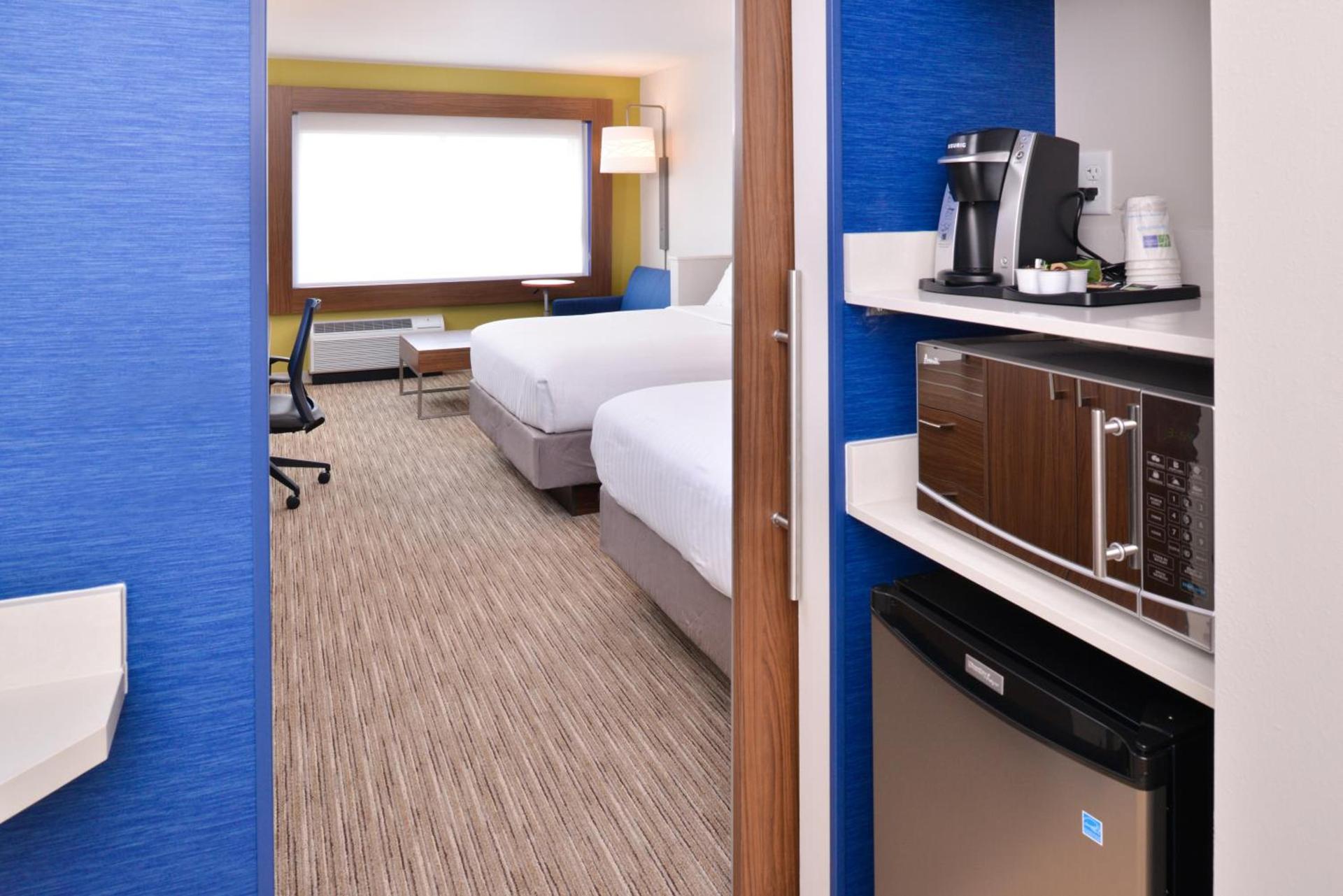 Holiday Inn Express & Suites Madison by IHG photo 8