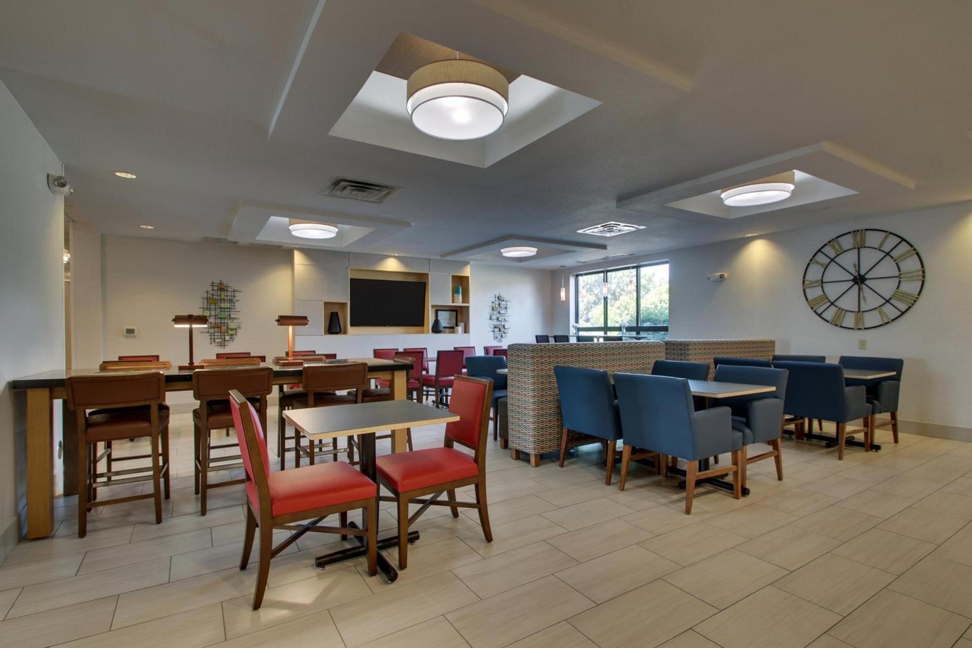 Holiday Inn Express Hotel & Suites Morris by IHG photo 6