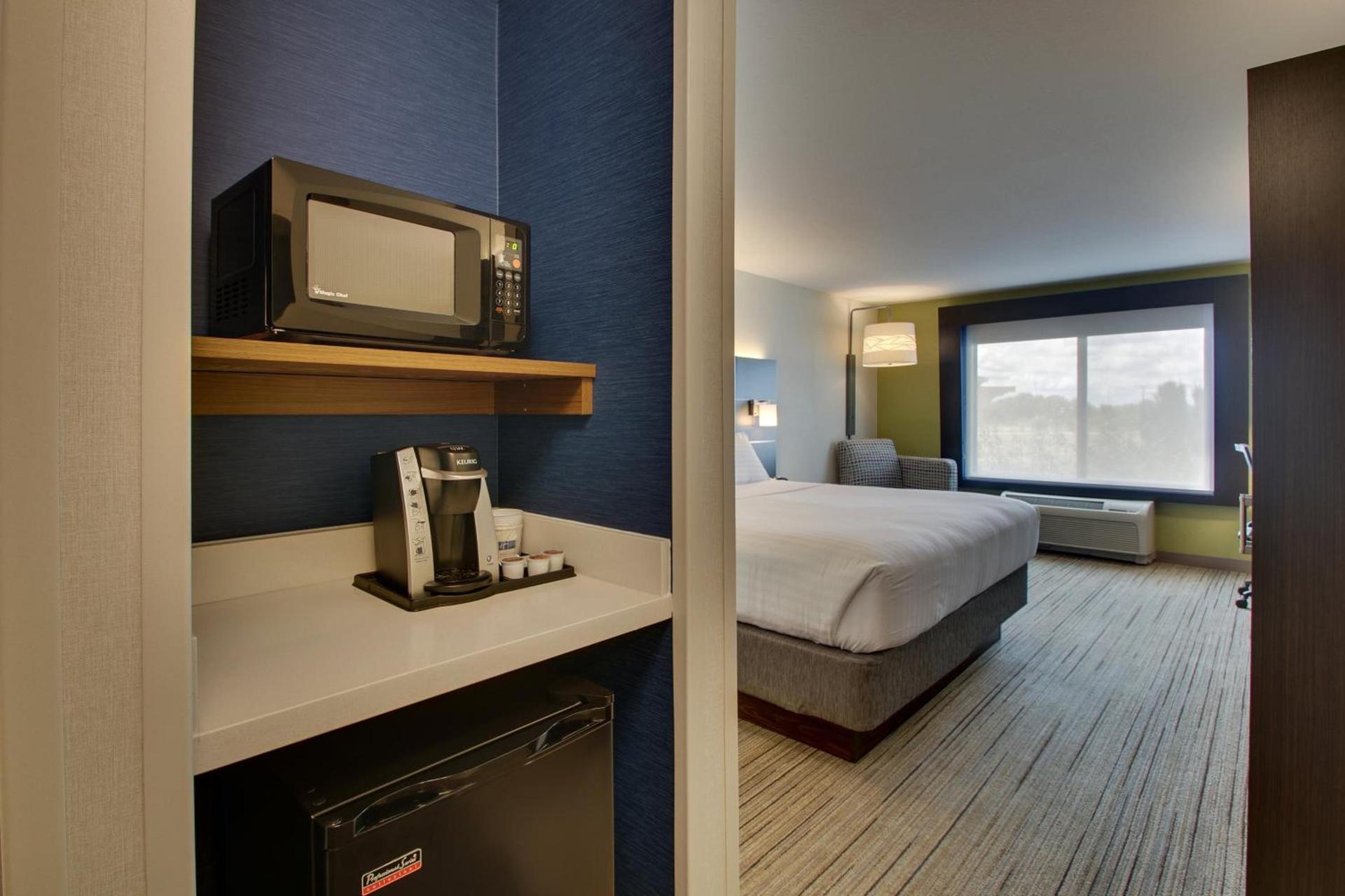 Holiday Inn Express Hotel & Suites Morris by IHG photo 68