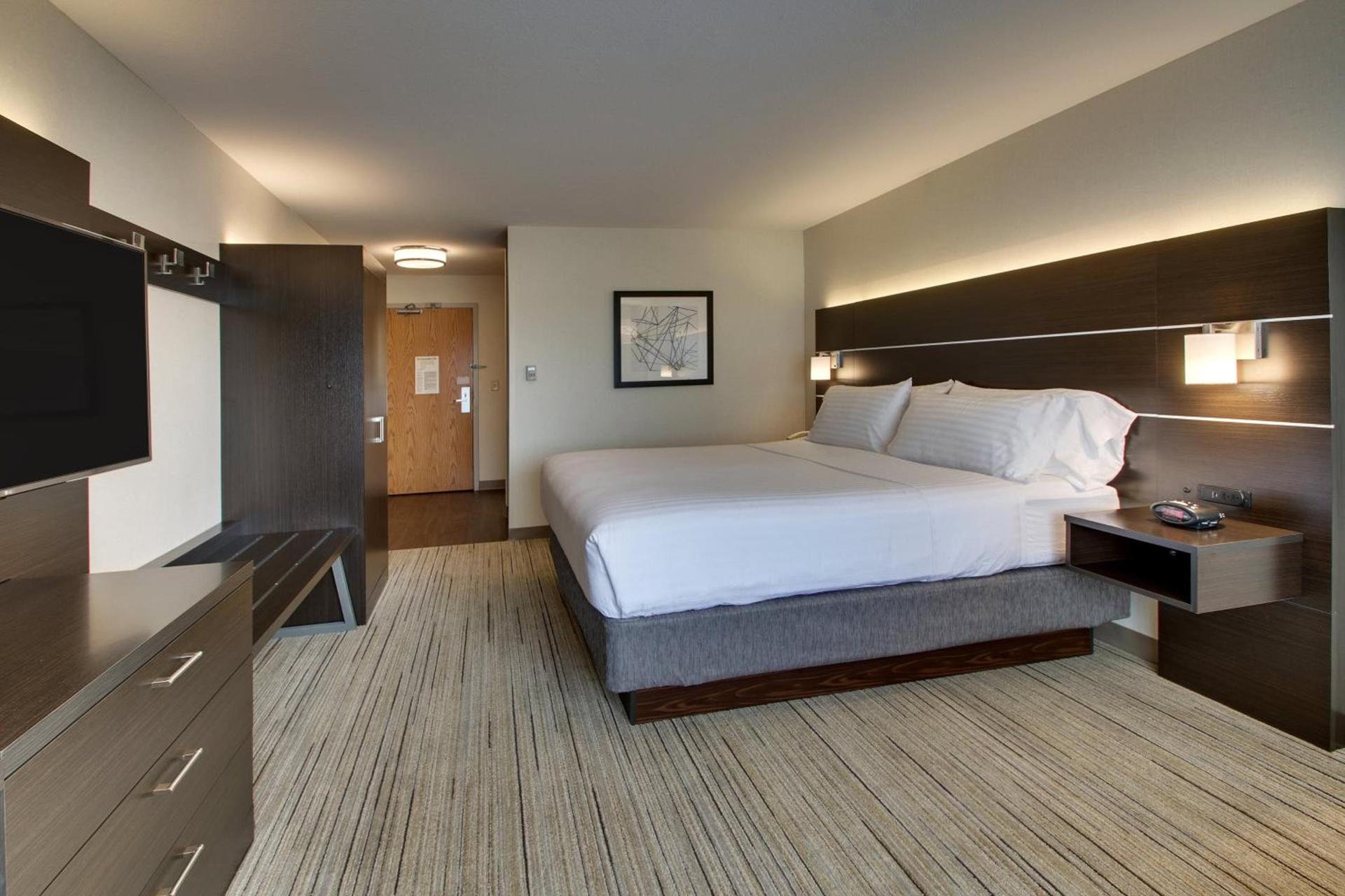 Holiday Inn Express Hotel & Suites Morris by IHG photo 71