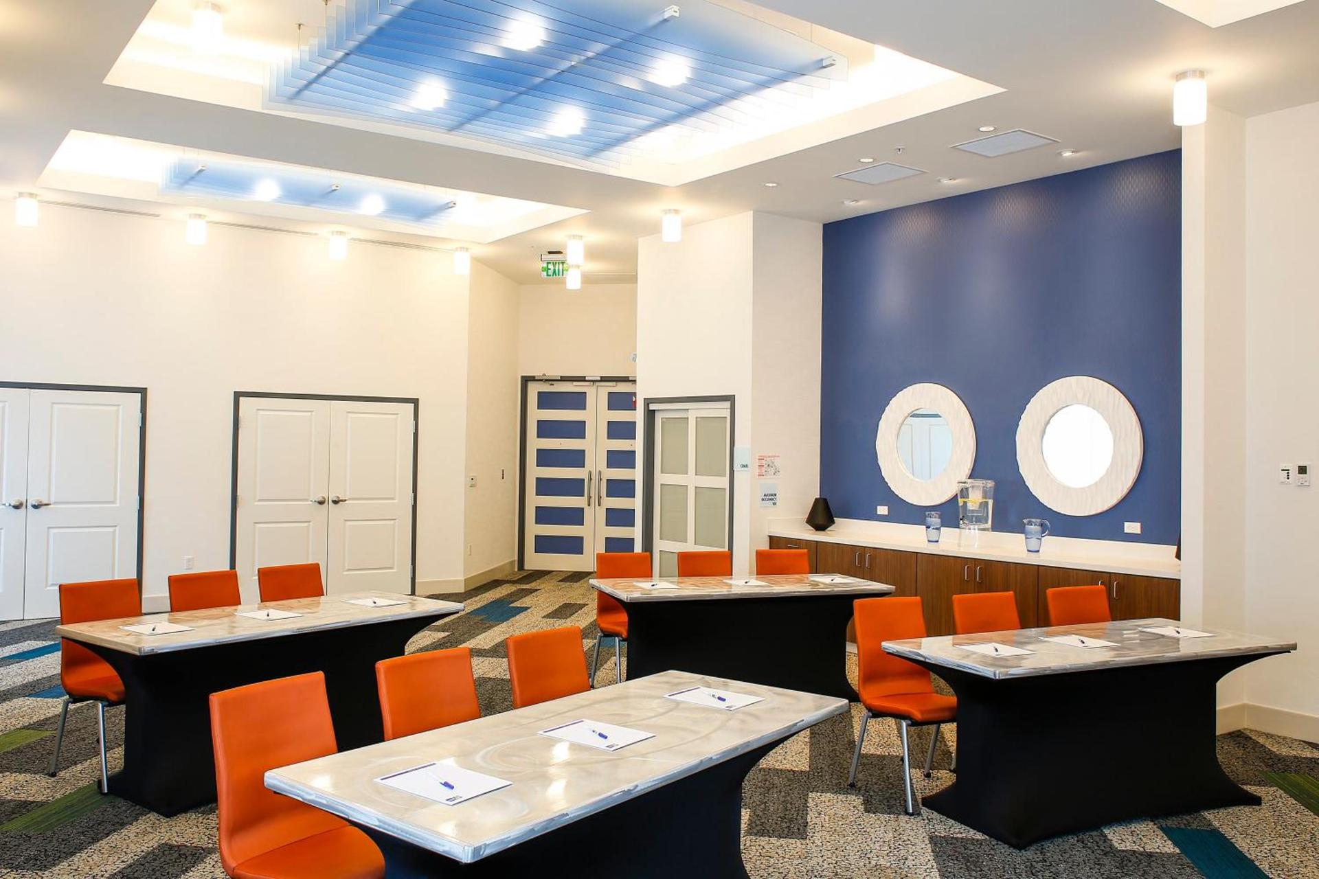 Holiday Inn Express & Suites Downtown Louisville by IHG photo 32