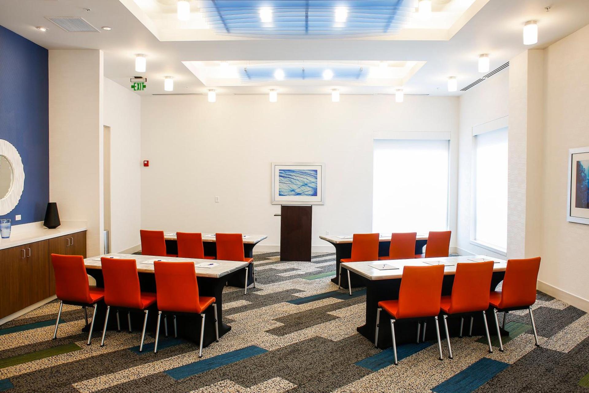 Holiday Inn Express & Suites Downtown Louisville by IHG photo 33