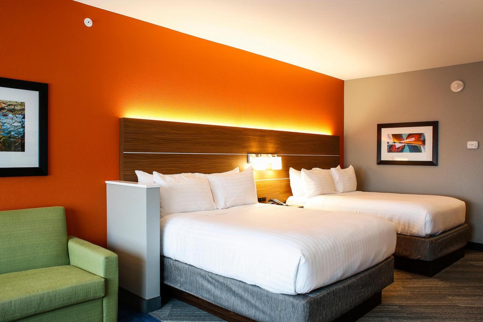 Holiday Inn Express & Suites Downtown Louisville by IHG photo 18