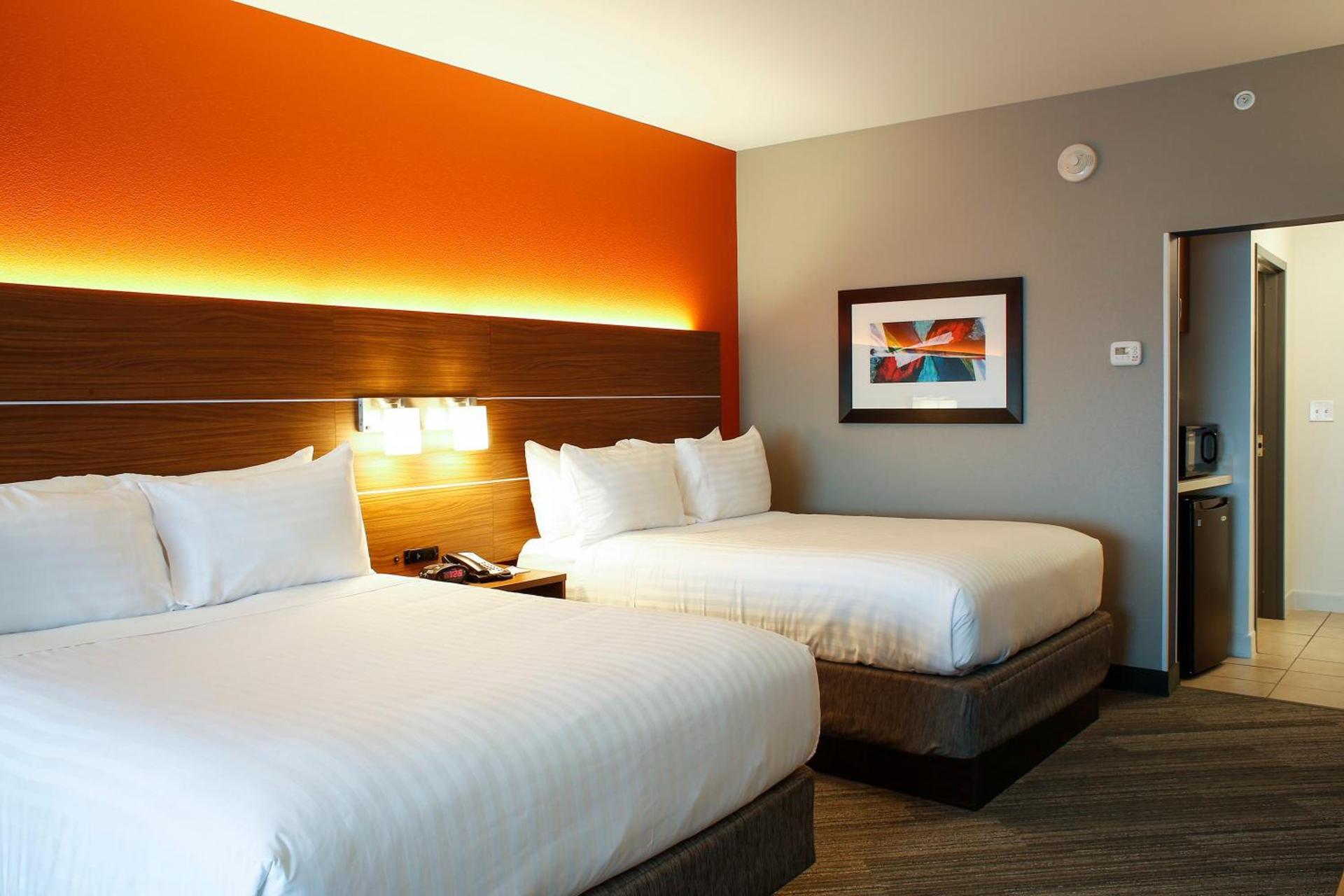 Holiday Inn Express & Suites Downtown Louisville by IHG photo 31