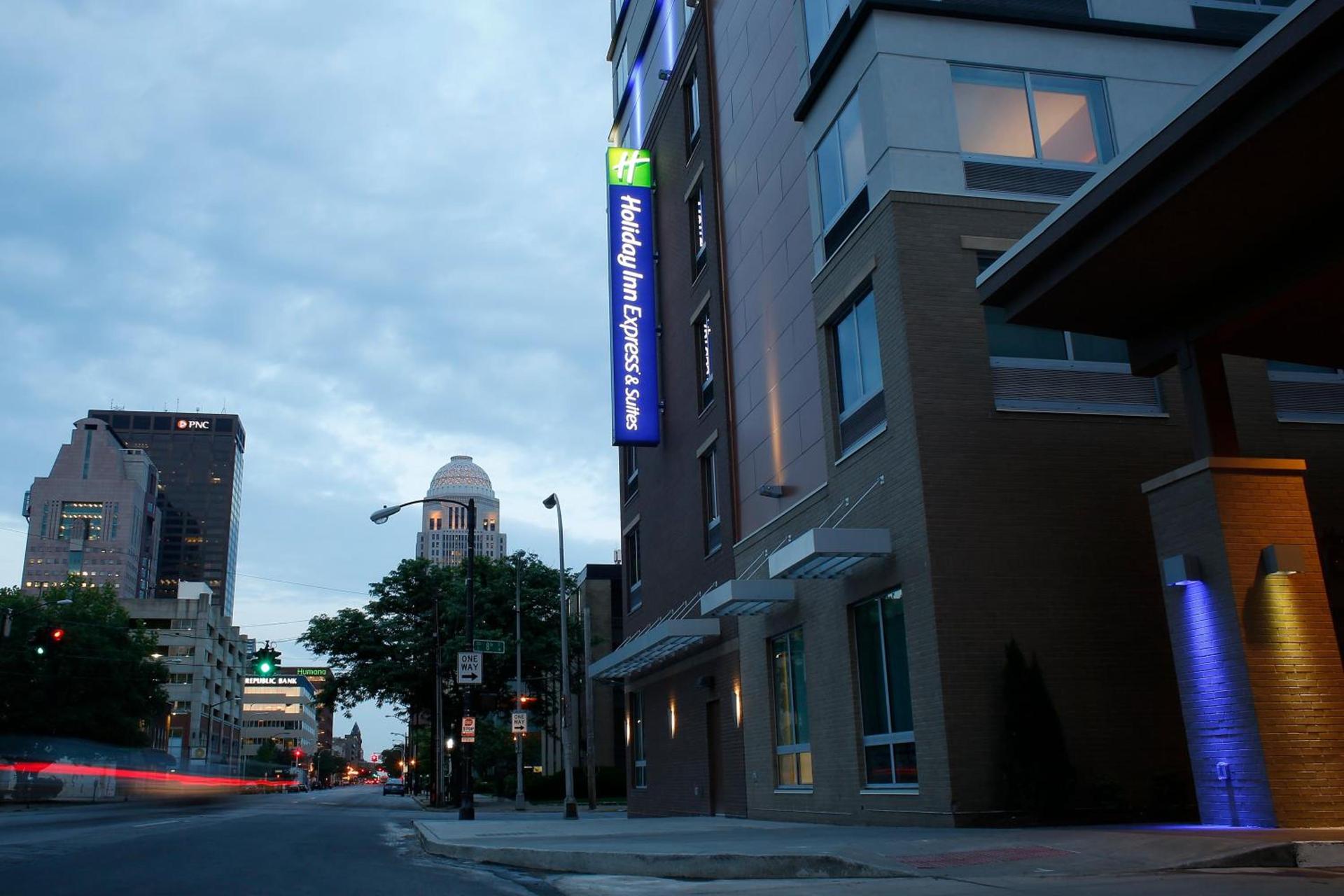 Holiday Inn Express & Suites Downtown Louisville by IHG photo 25