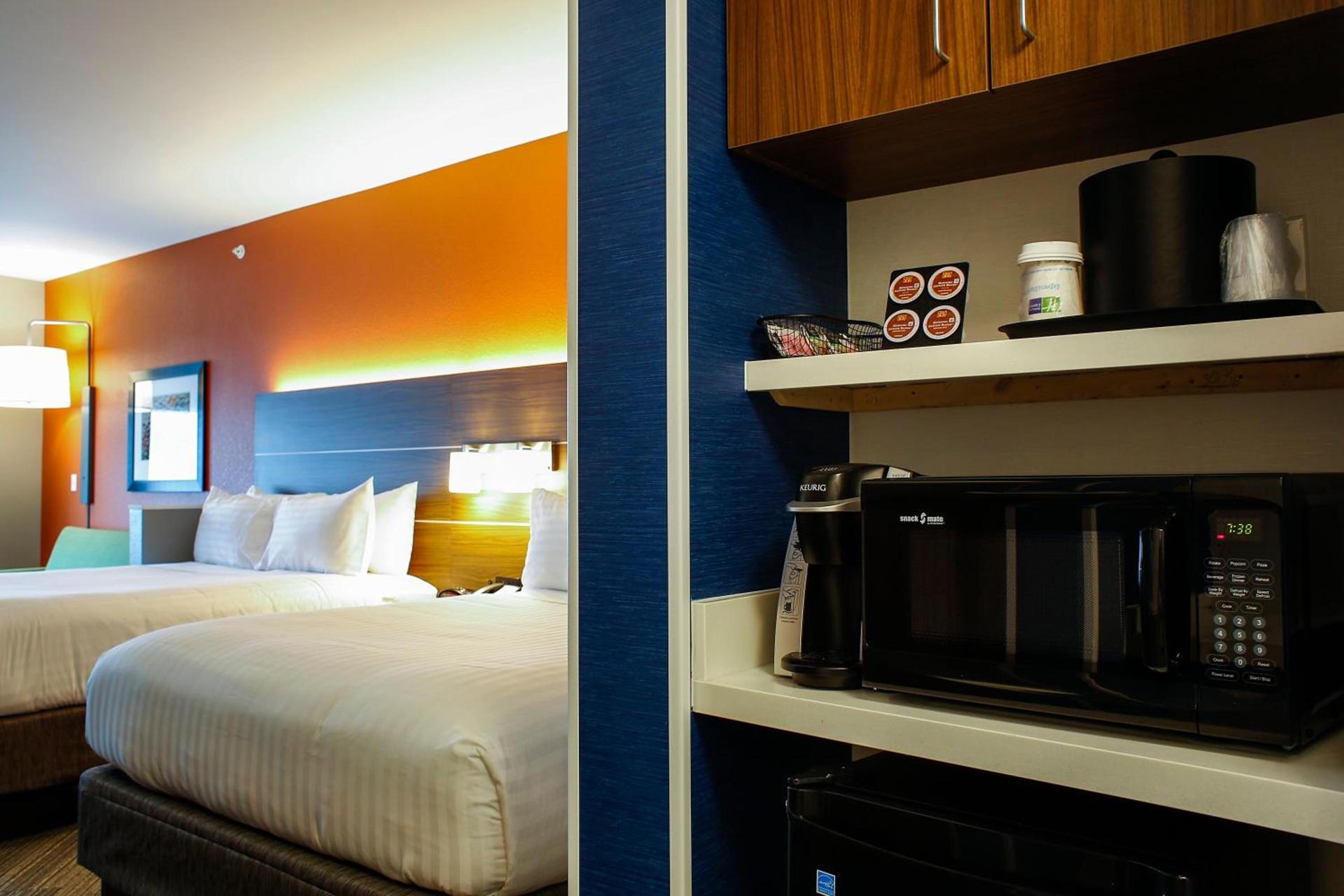 Holiday Inn Express & Suites Downtown Louisville by IHG photo 14