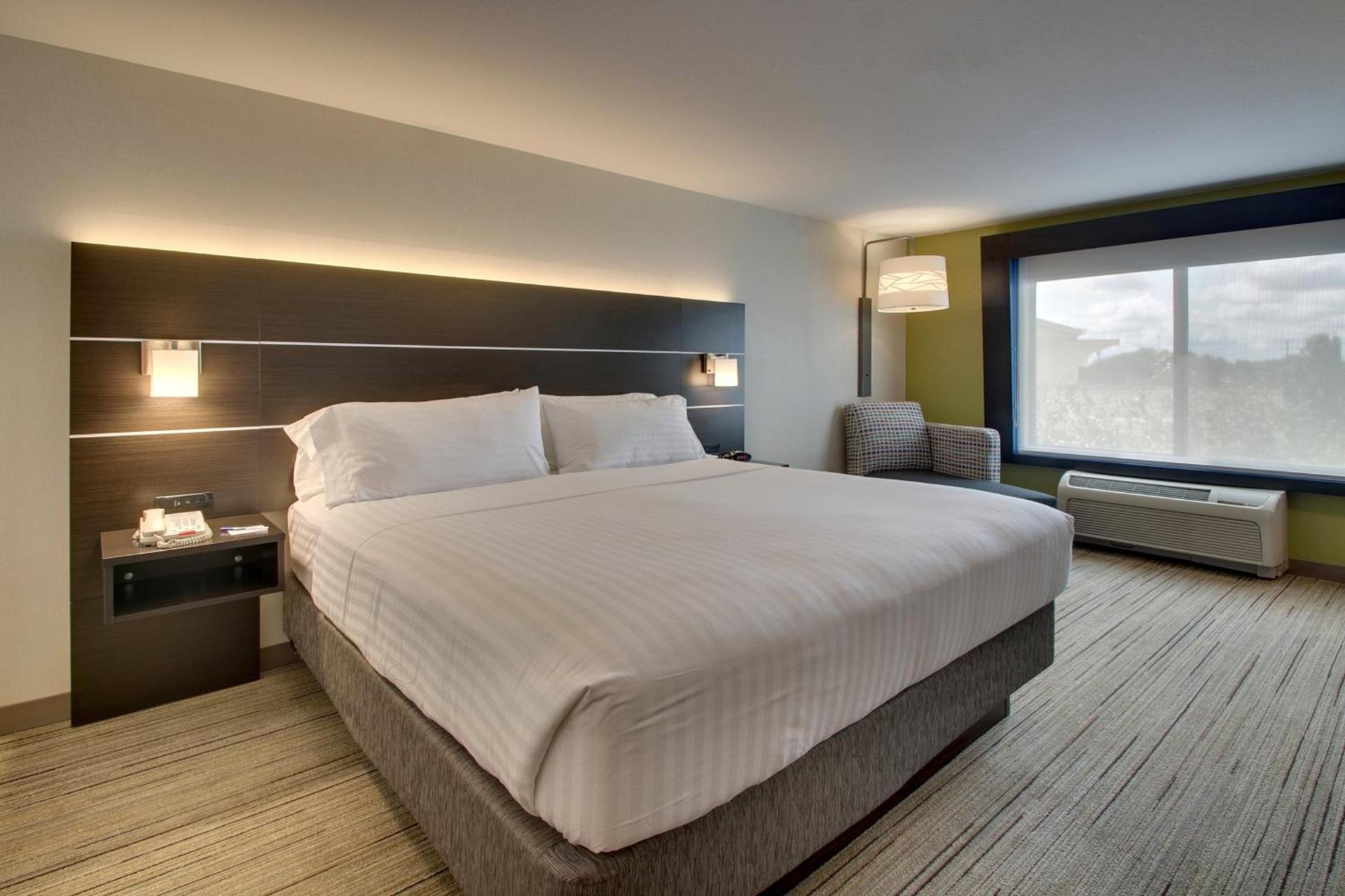 Holiday Inn Express Hotel & Suites Morris by IHG photo 70