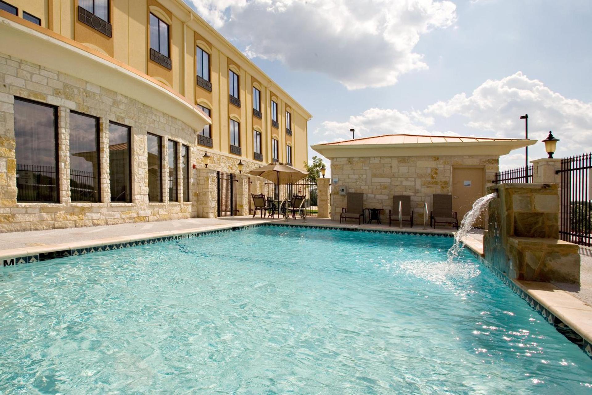 Holiday Inn Express and Suites Beeville by IHG photo 45