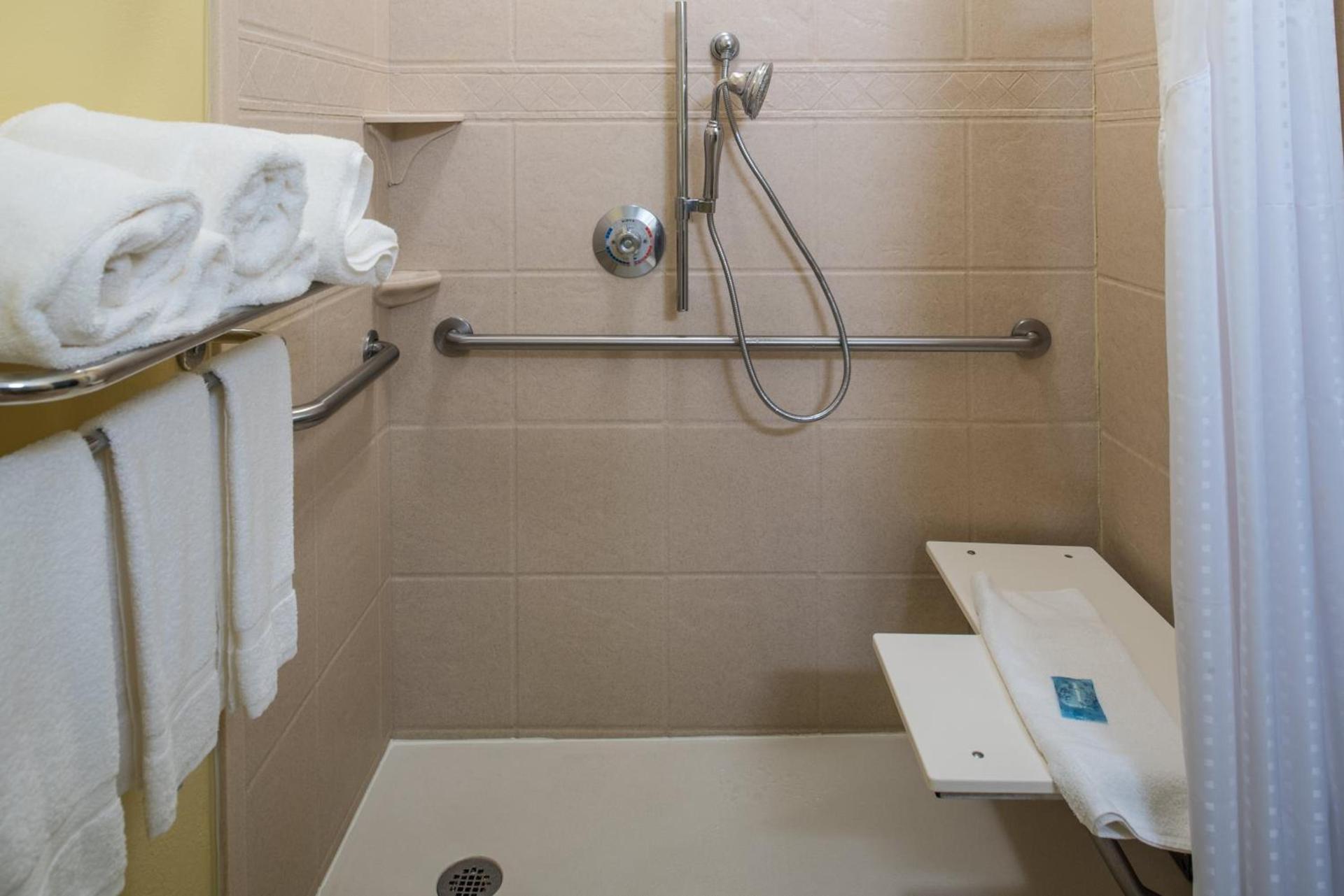 Holiday Inn Express Hotel & Suites West Monroe by IHG photo 17