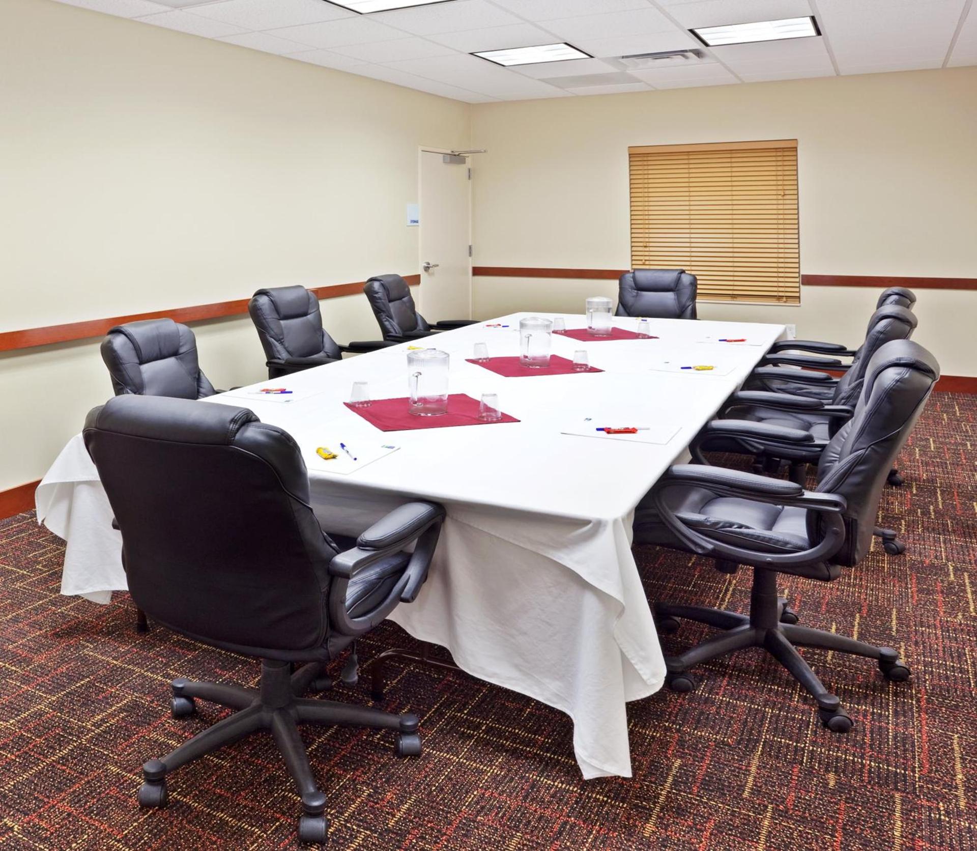 Holiday Inn Express Hotel & Suites Chehalis - Centralia by IHG photo 16