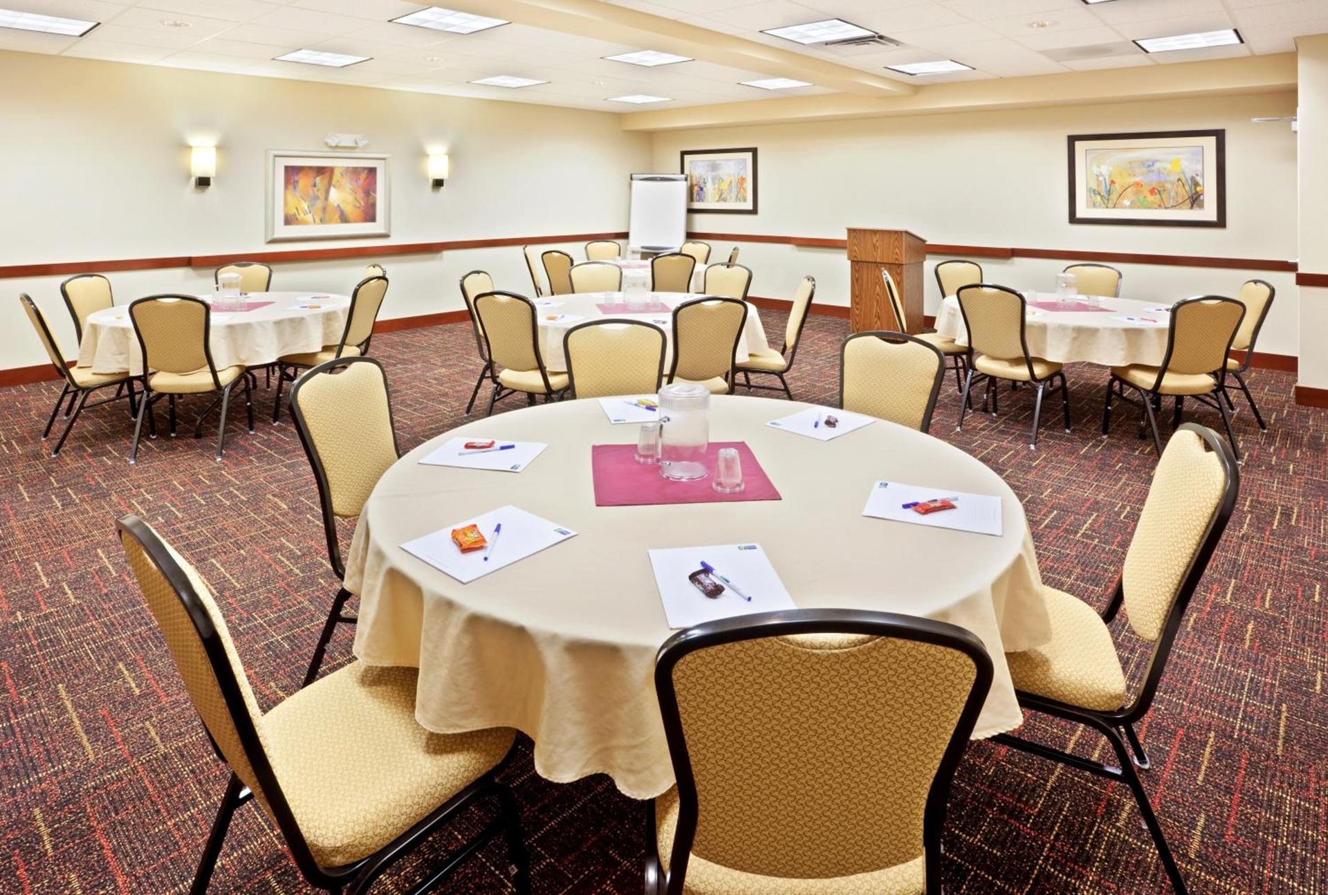 Holiday Inn Express Hotel & Suites Chehalis - Centralia by IHG photo 19